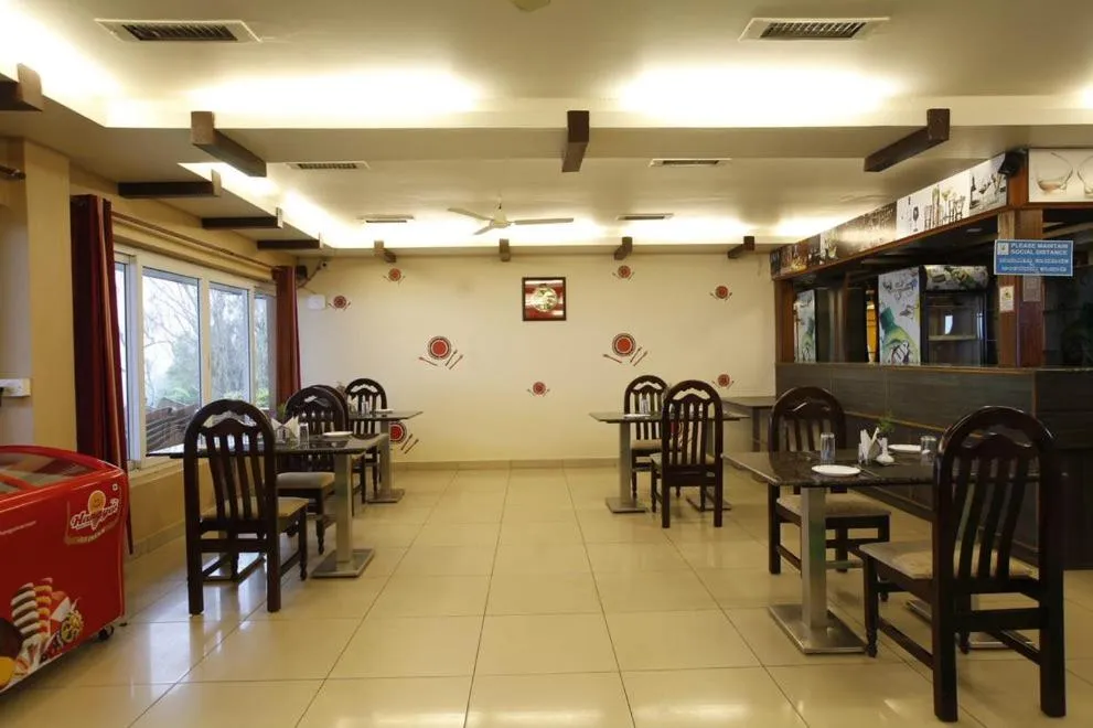 Restaurant/places to eat in KSTDC Hotel Mayura Valley View Madikeri