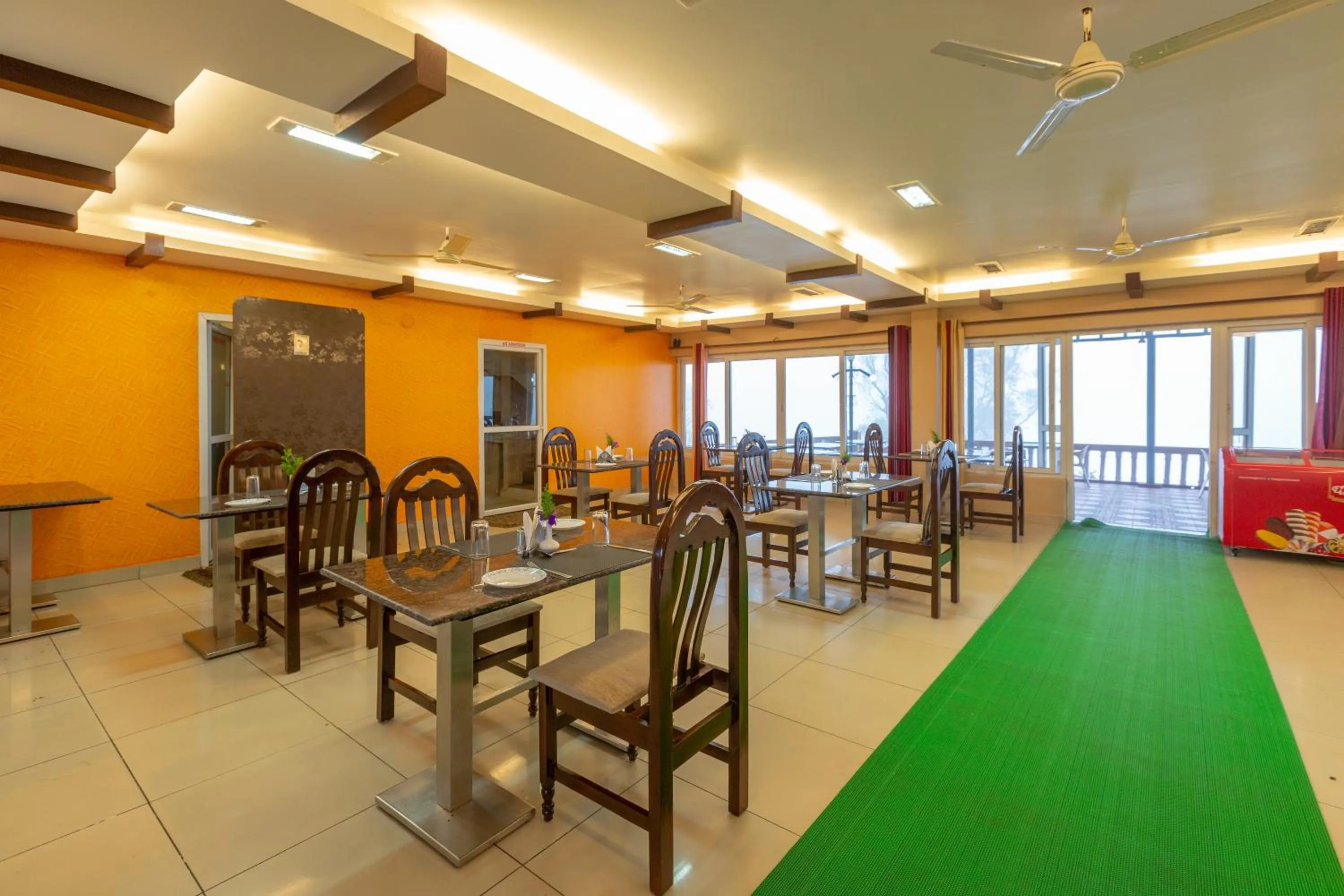 Restaurant/places to eat in KSTDC Hotel Mayura Valley View Madikeri