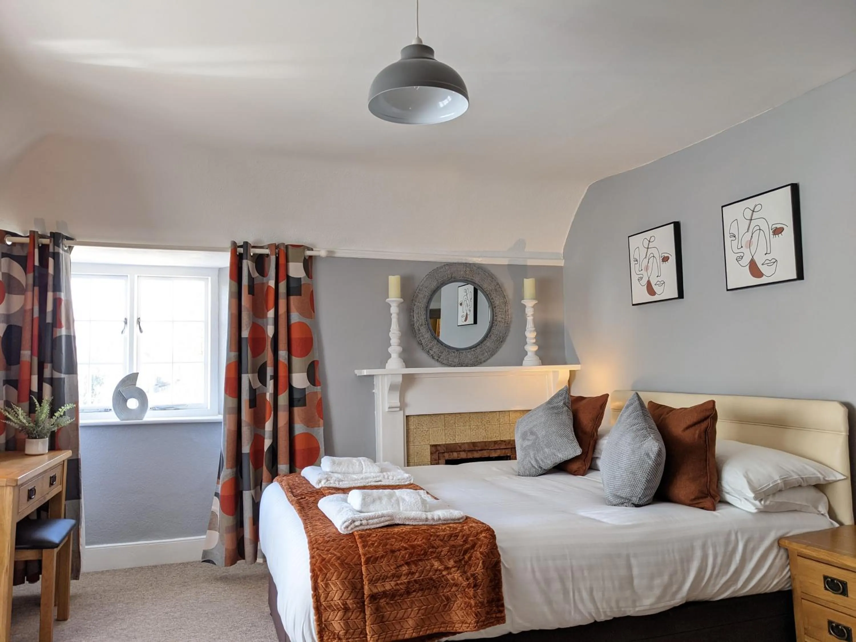 Bedroom, Bed in Sparkford Inn