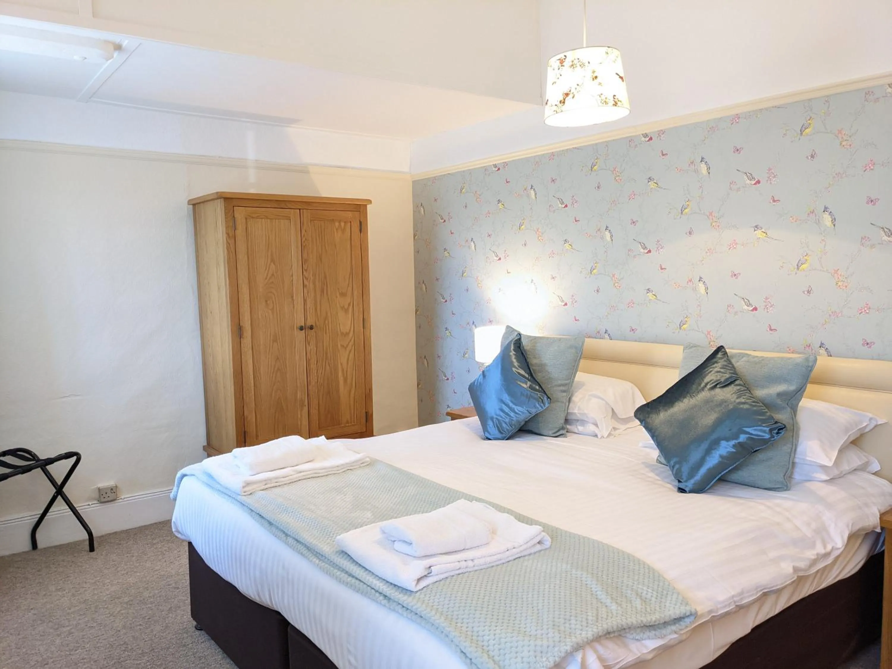 Bedroom, Bed in Sparkford Inn