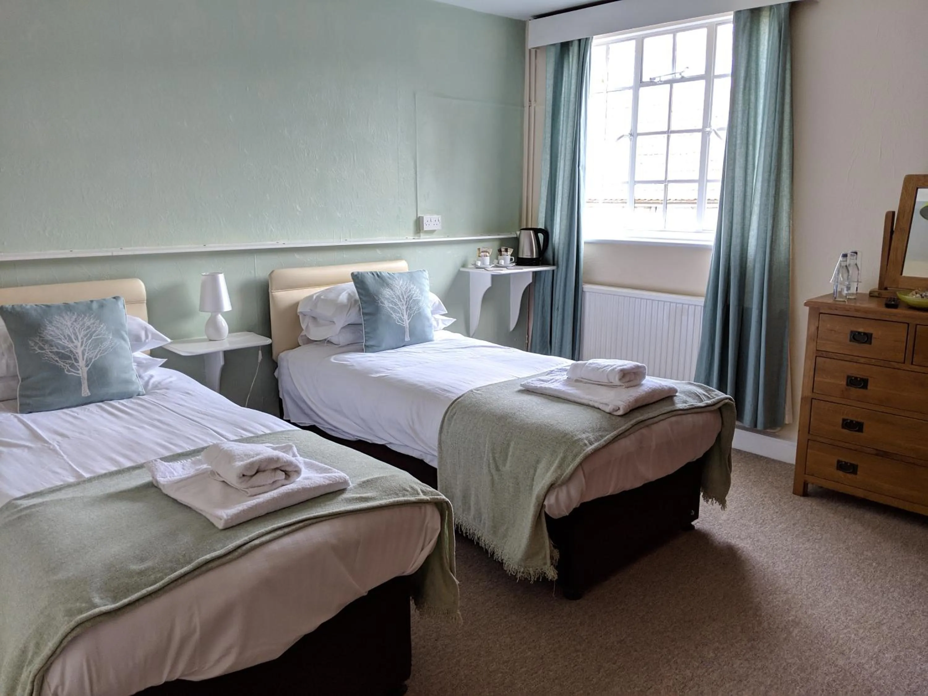 Bedroom, Bed in Sparkford Inn
