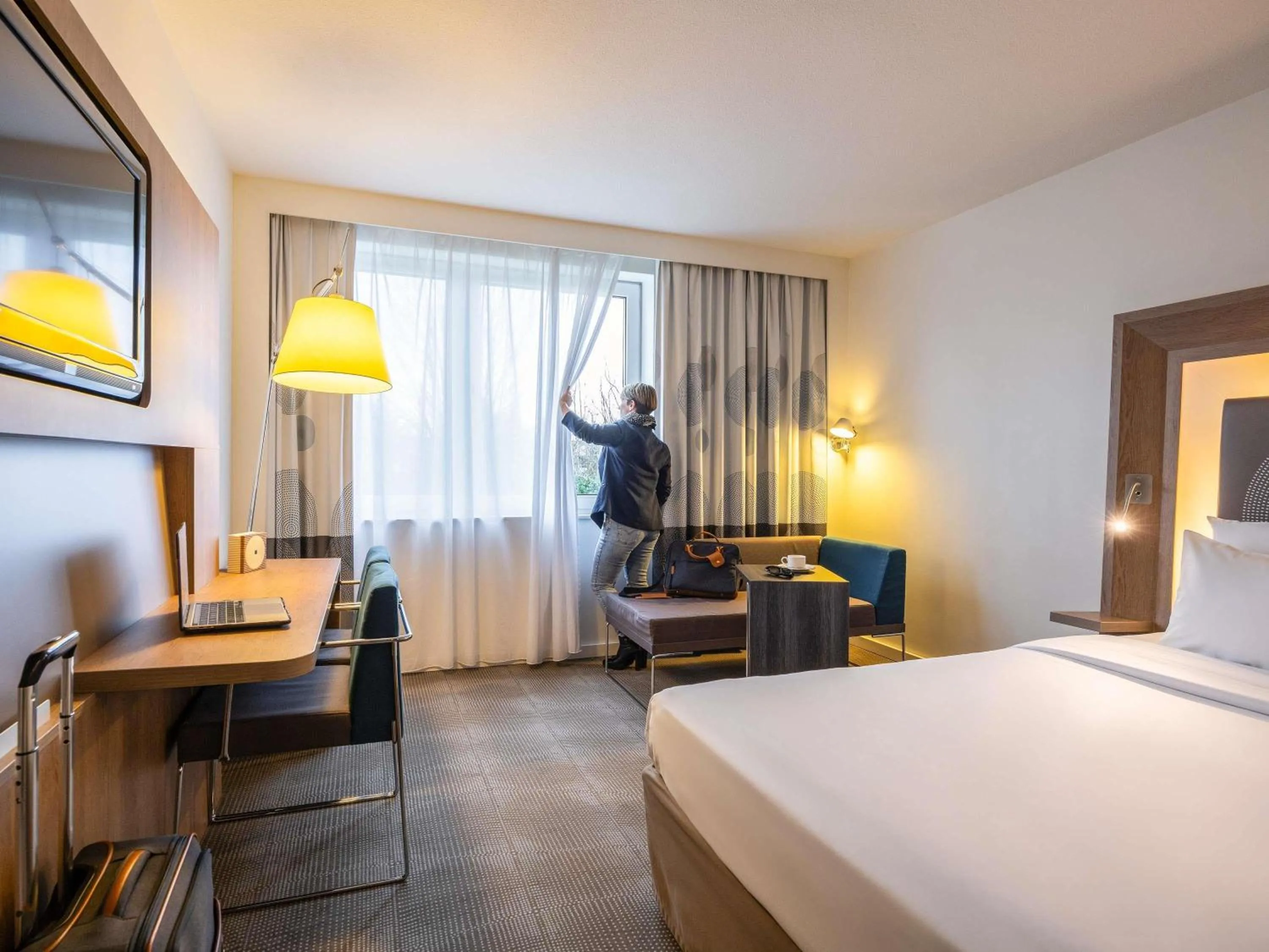 Bedroom, Bed in Novotel Brussels Airport