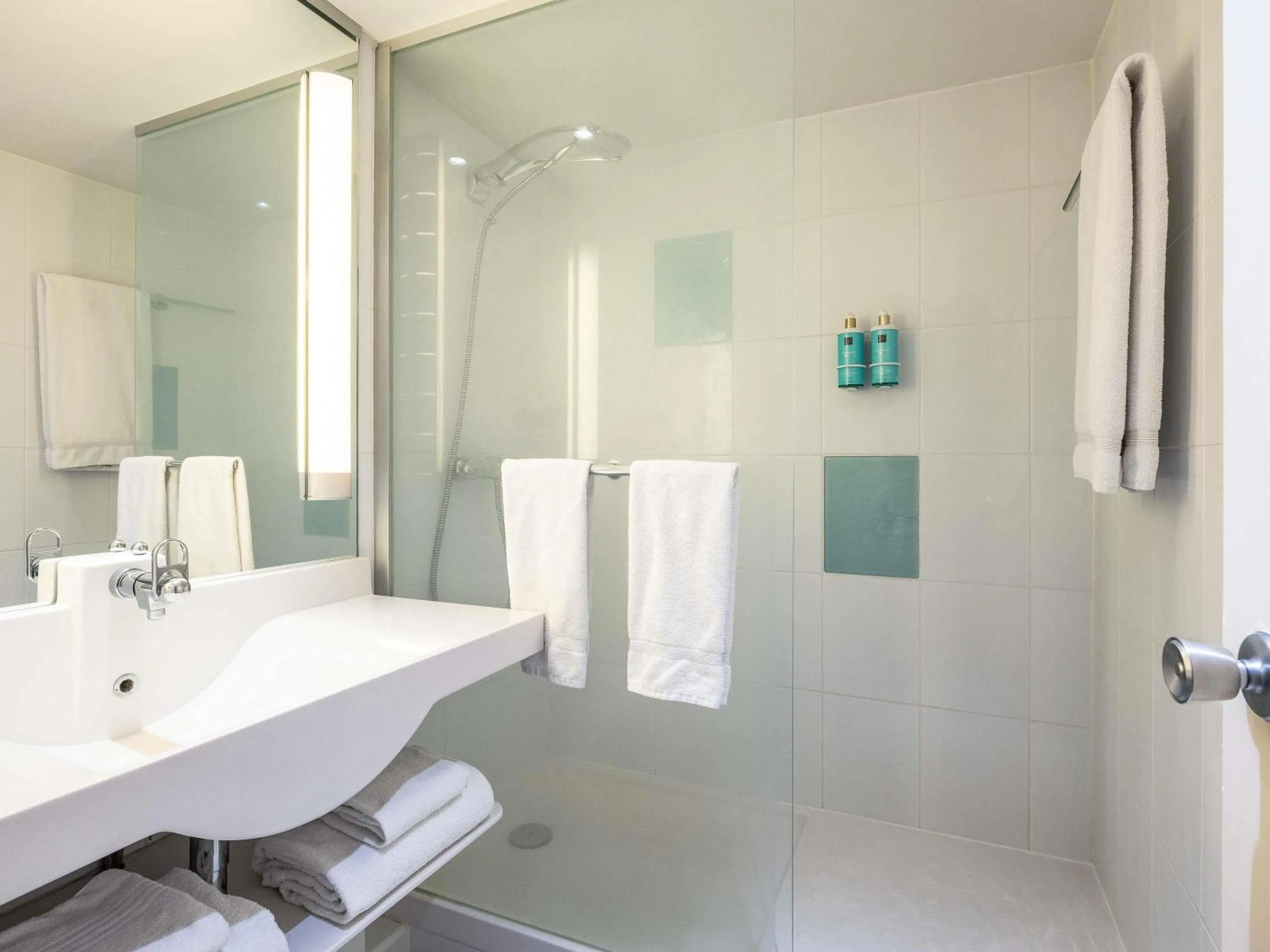 Bedroom in Novotel Brussels Airport