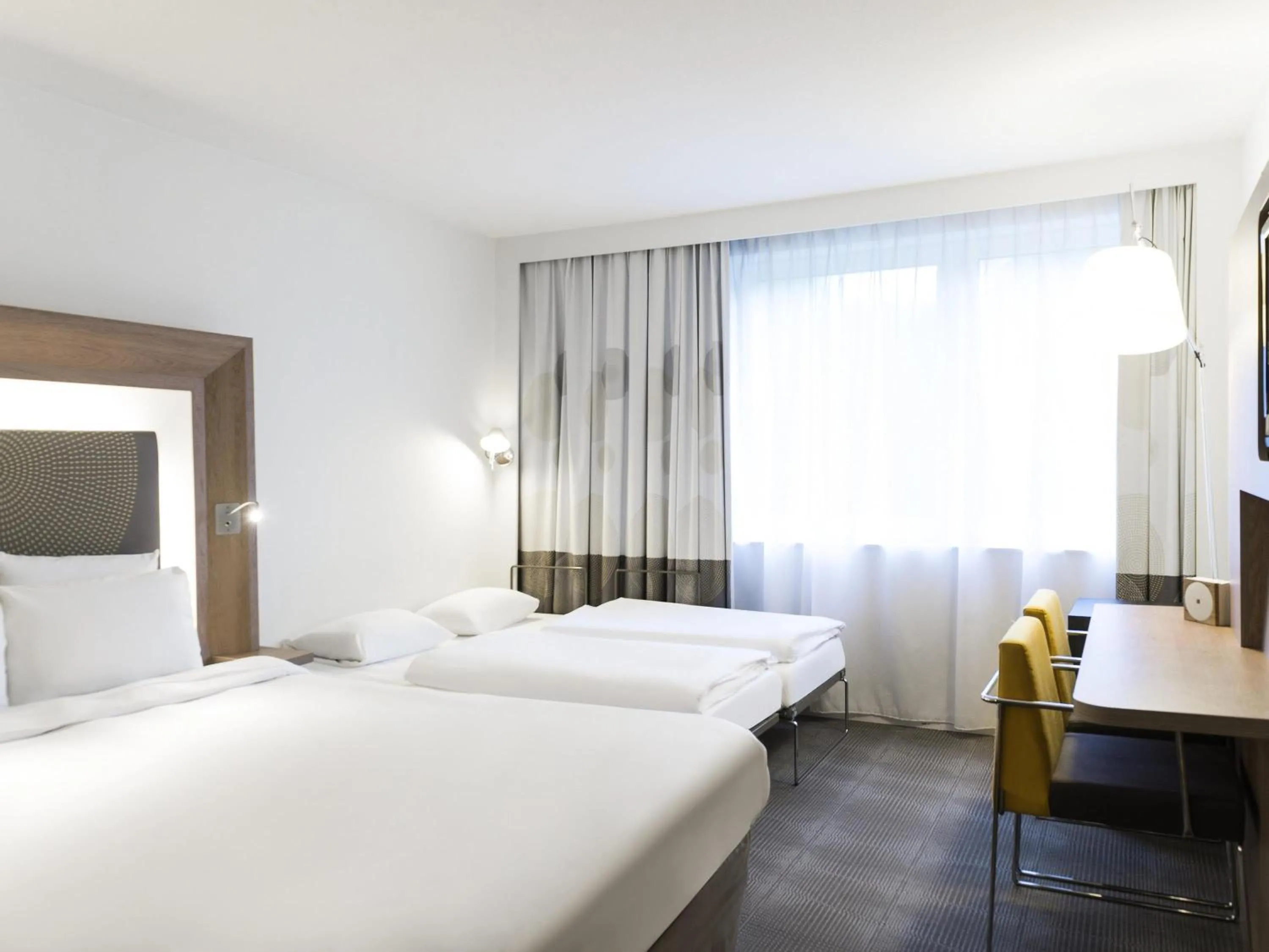 Bedroom, Bed in Novotel Brussels Airport