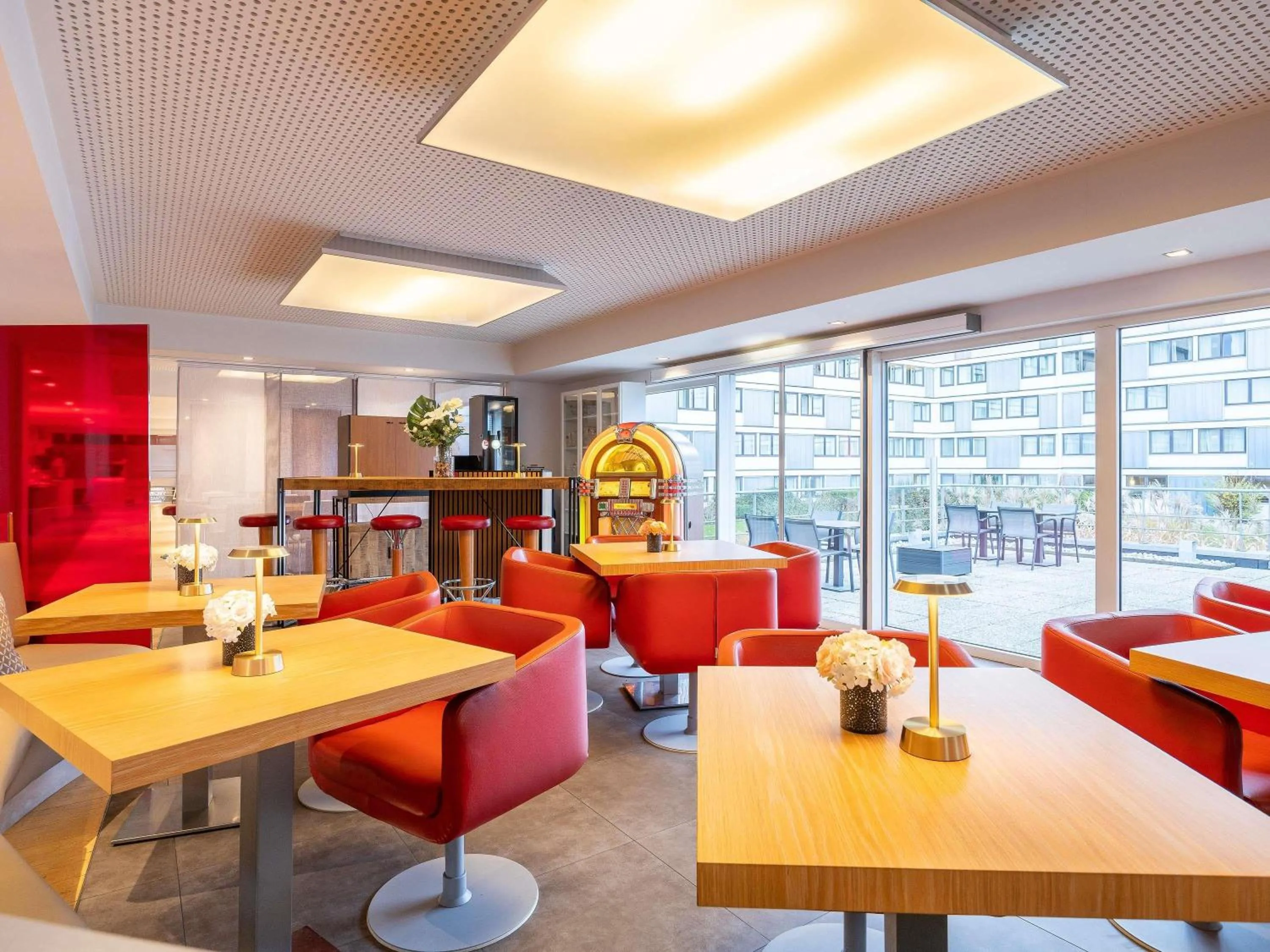 Lounge or bar in Novotel Brussels Airport