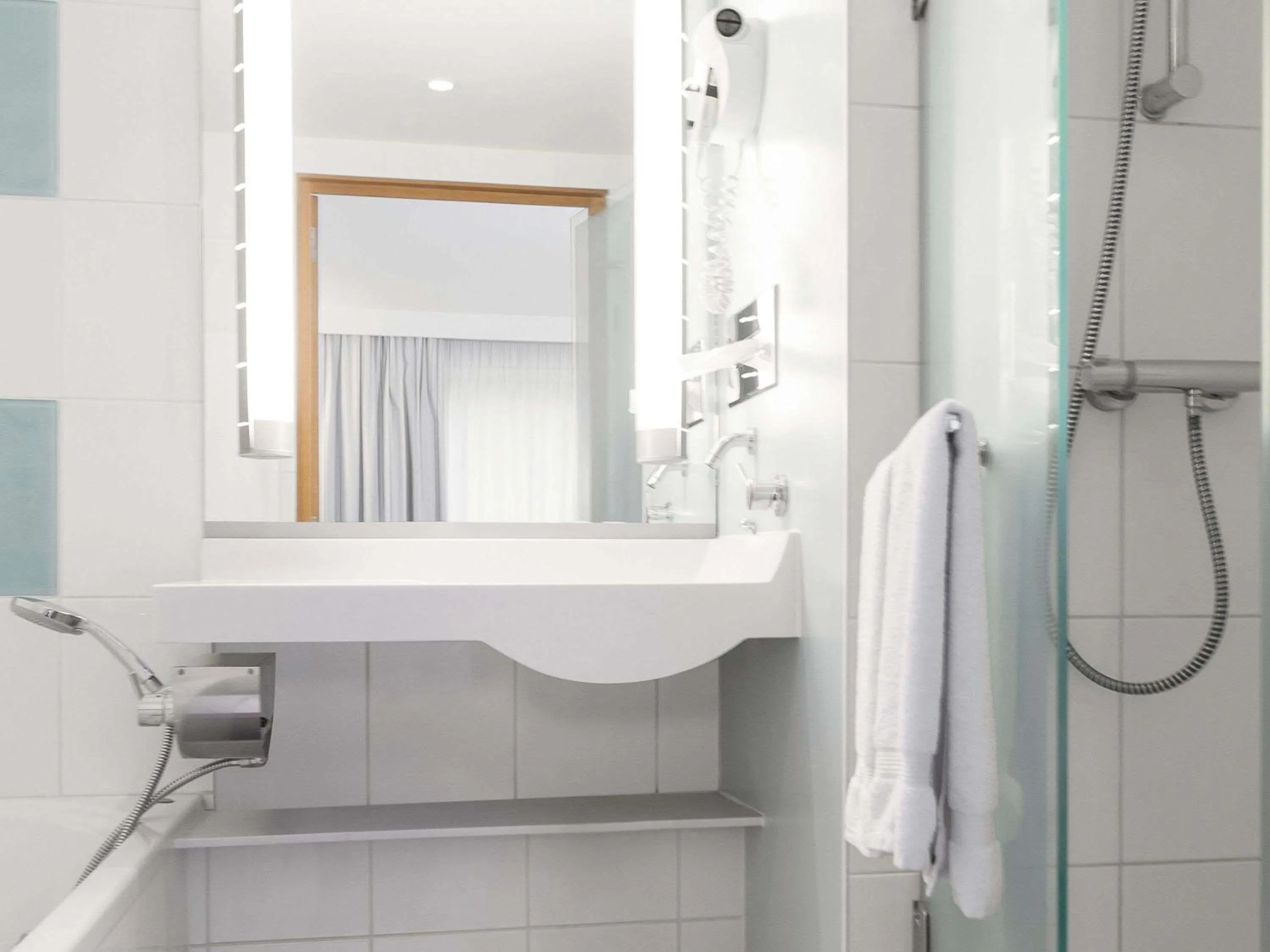 Bedroom in Novotel Brussels Airport