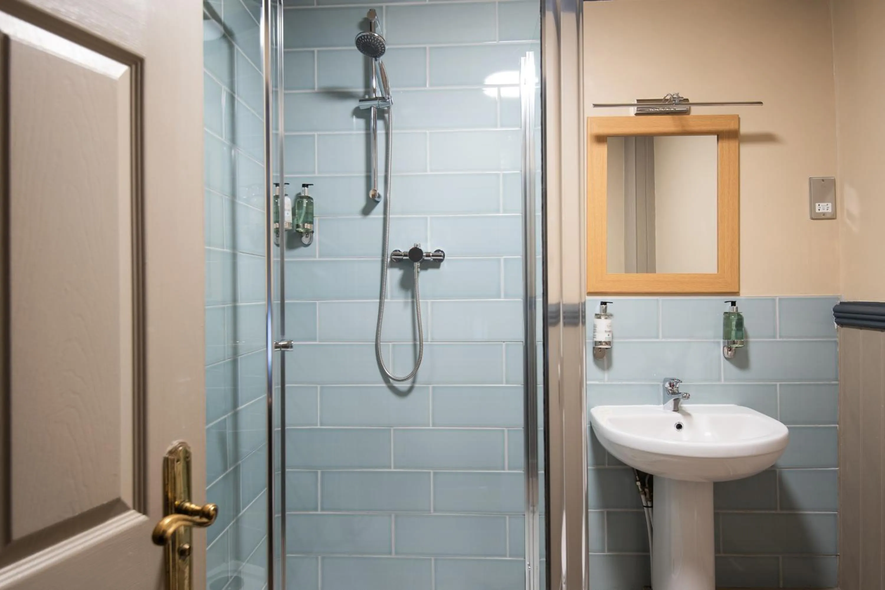 Shower in The Kingslodge Inn - The Inn Collection Group