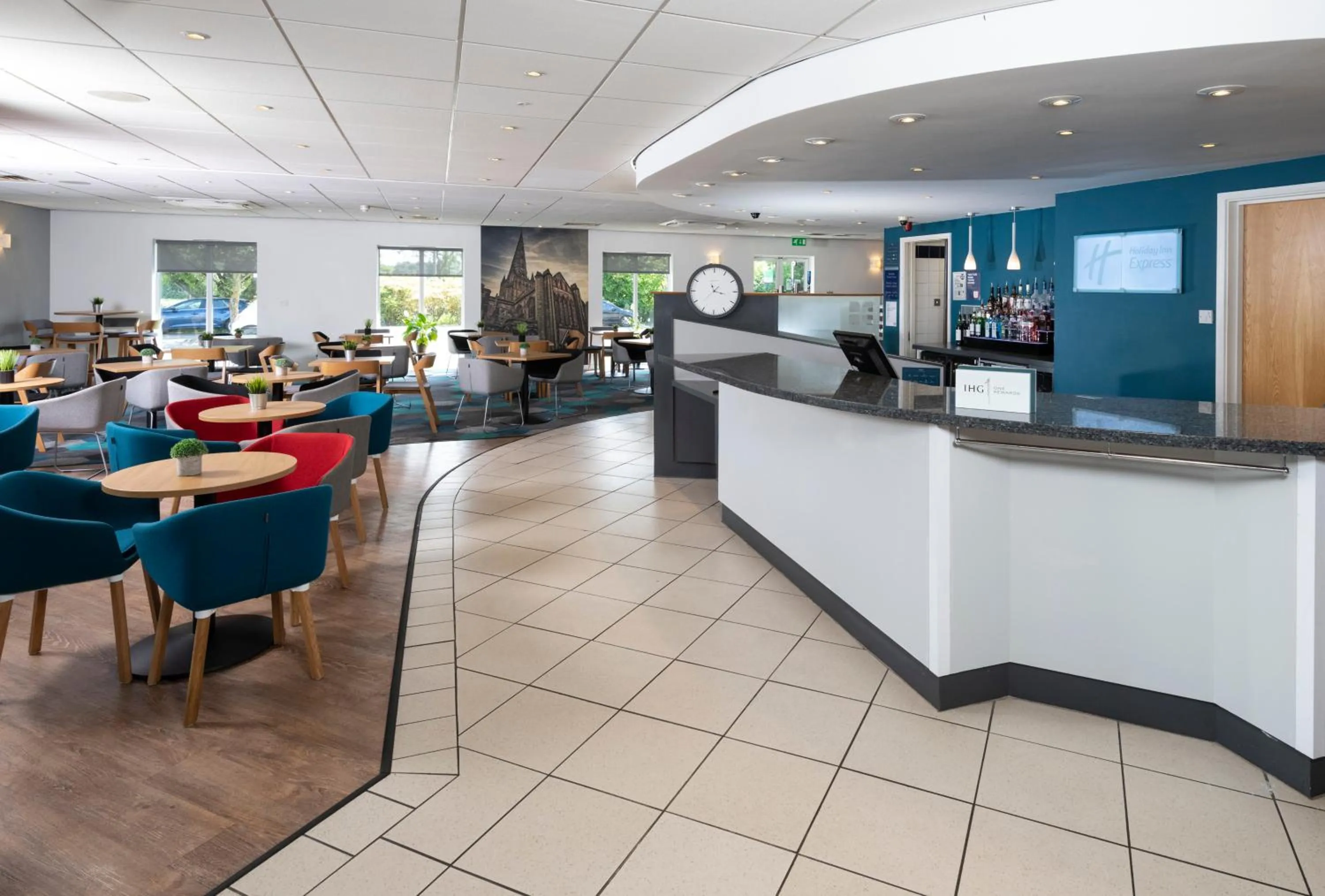Lobby or reception in Holiday Inn Express Lichfield by IHG
