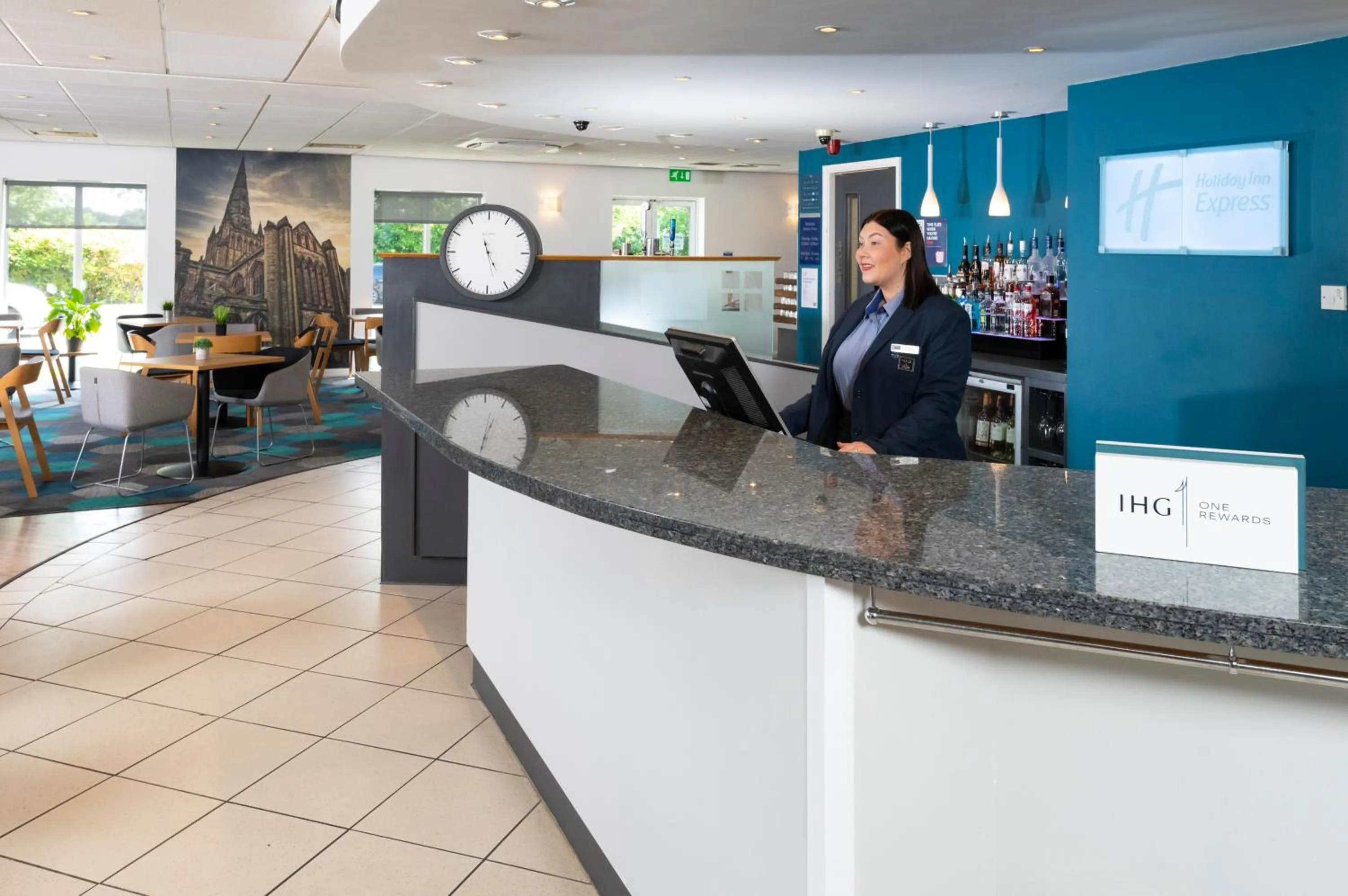 Lobby or reception in Holiday Inn Express Lichfield by IHG