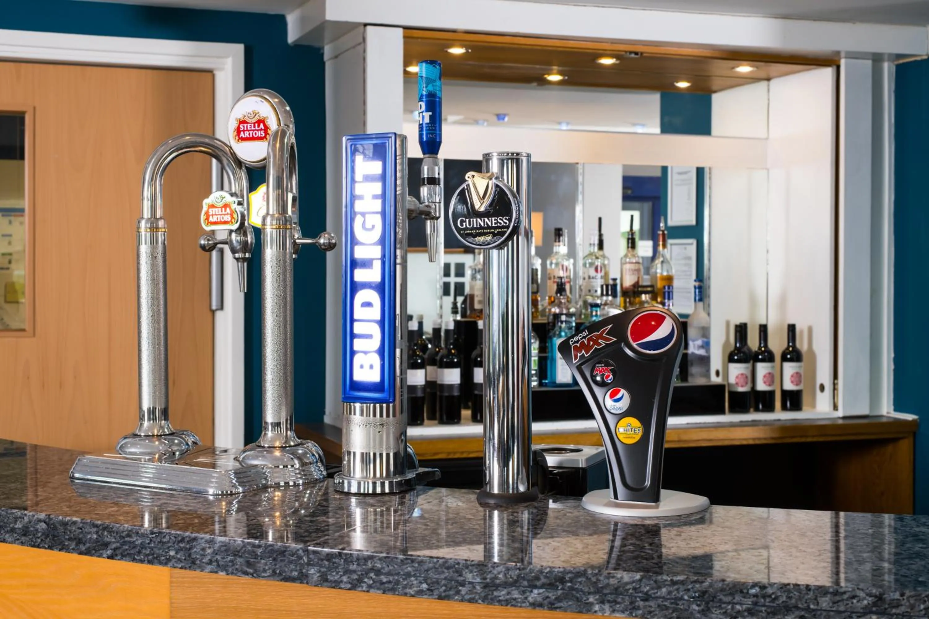 Lounge or bar in Holiday Inn Express Manchester East by IHG