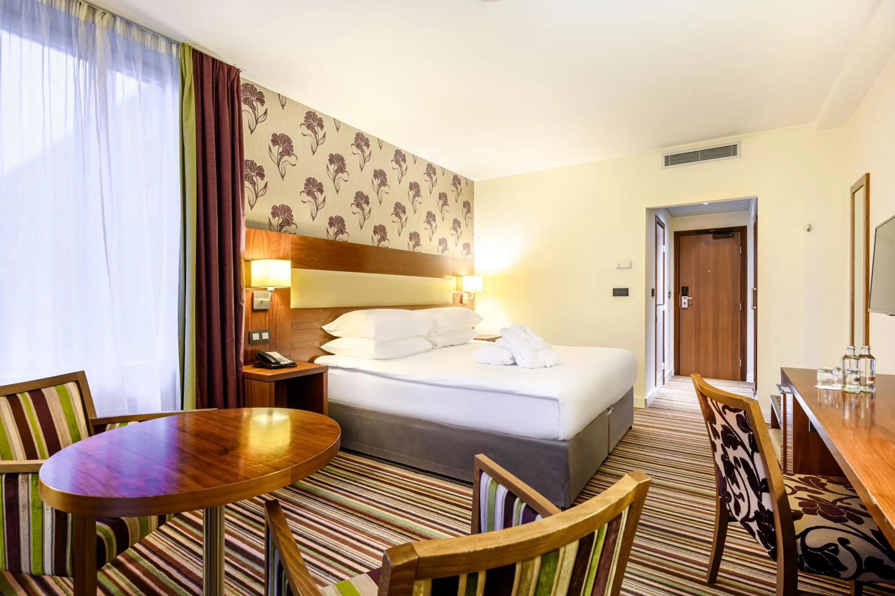 Bedroom, Bed in Mercure Liege City Centre