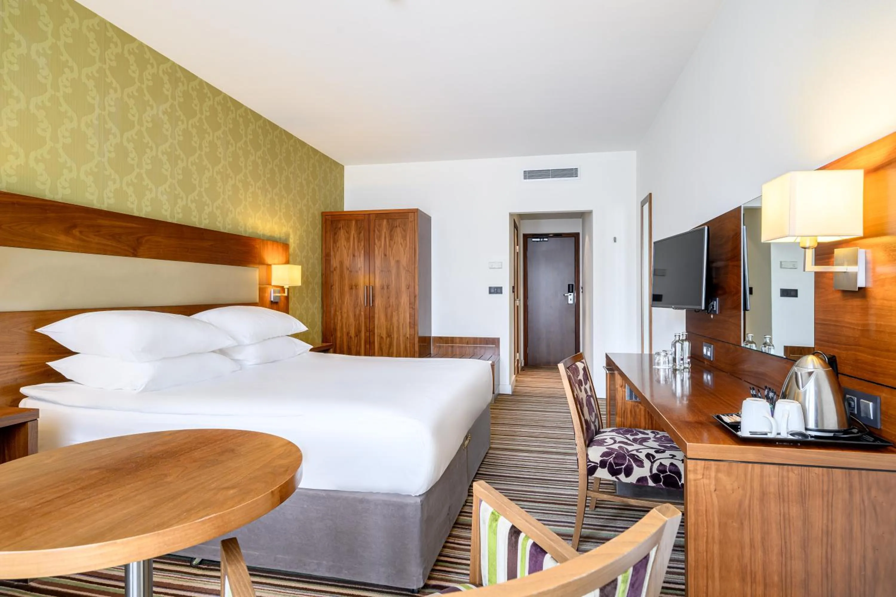 Photo of the whole room, Bed in Mercure Liege City Centre