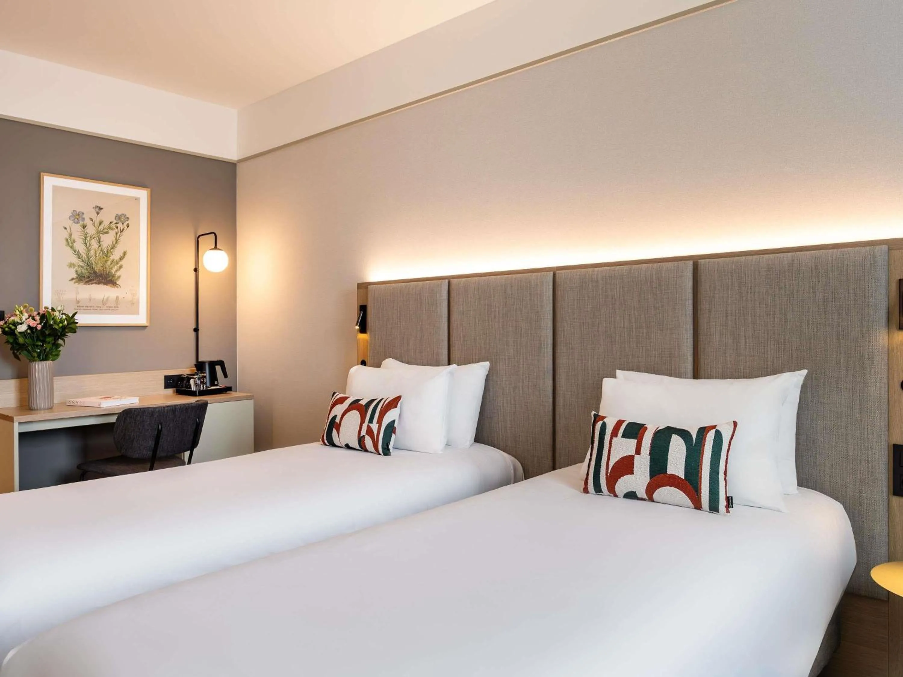 Bedroom, Bed in Mercure Liege City Centre