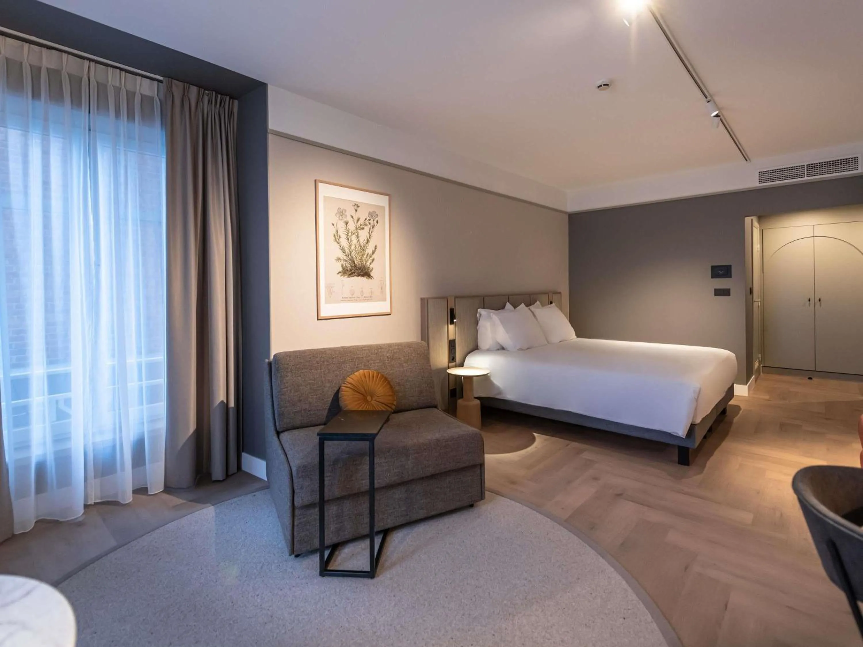 Bedroom, Bed in Mercure Liege City Centre