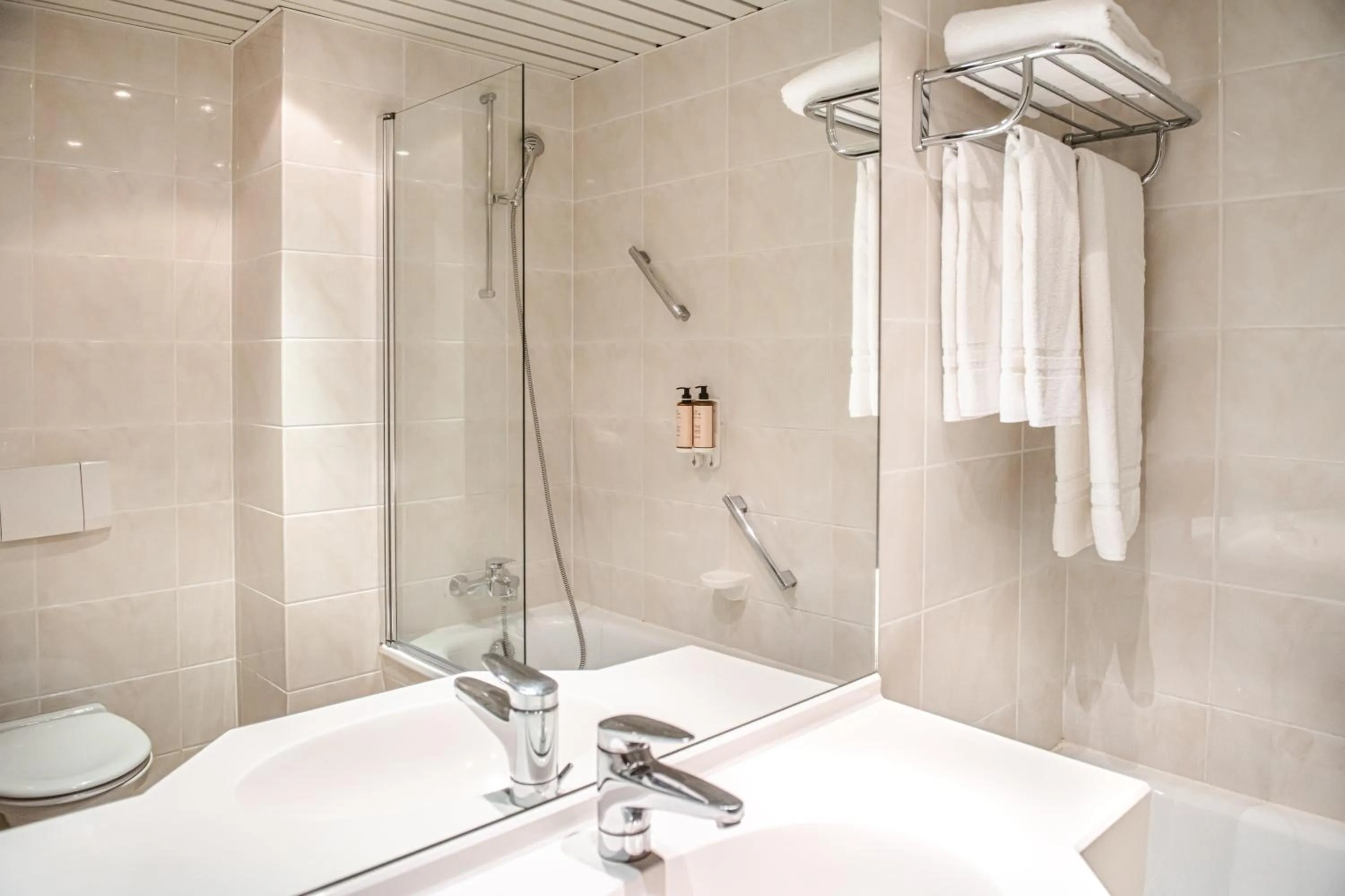 Bathroom in Mercure Liege City Centre