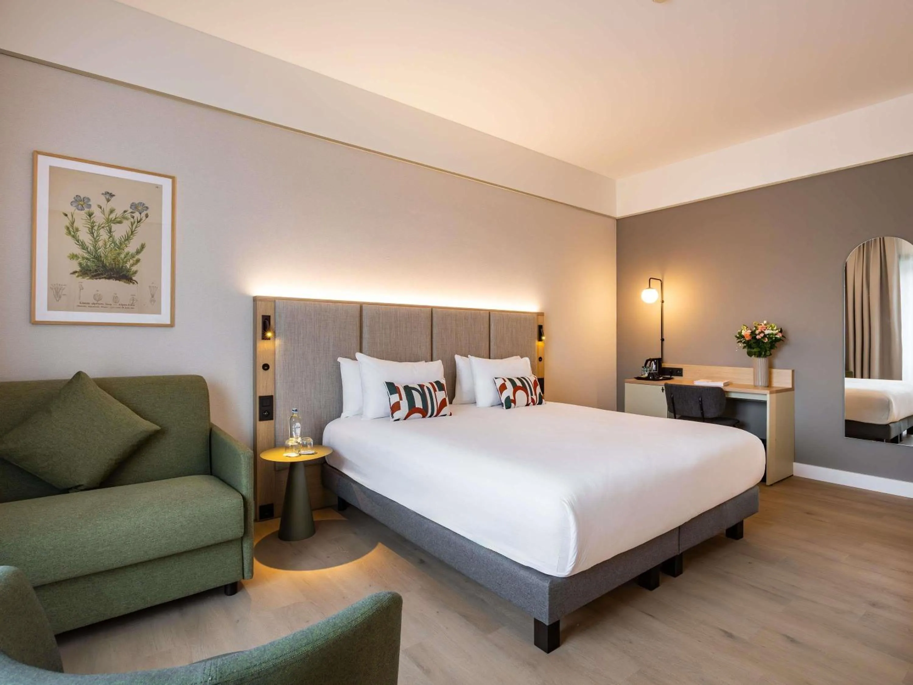 Bedroom, Bed in Mercure Liege City Centre