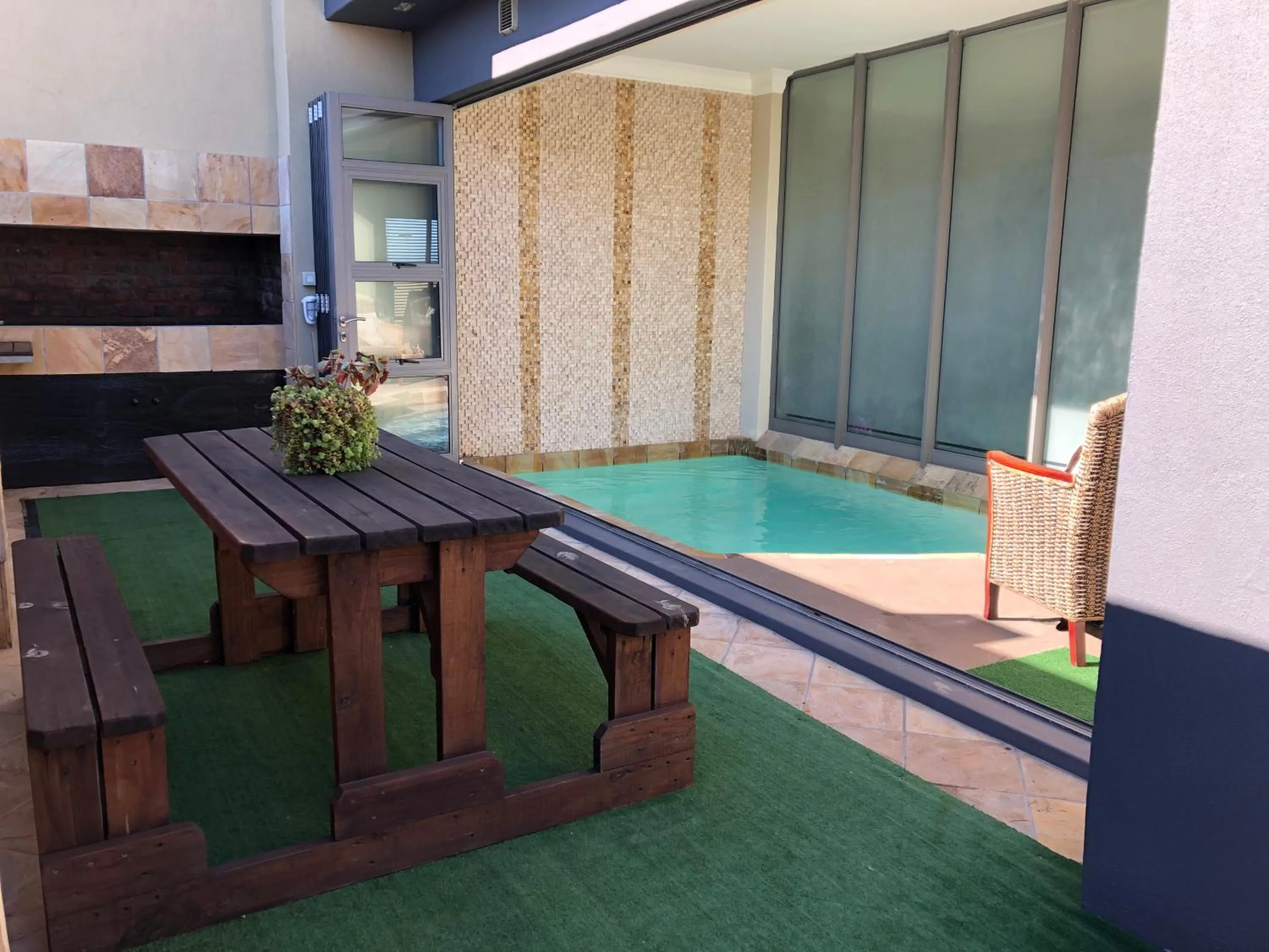 Marine 5 Boutique Hotel