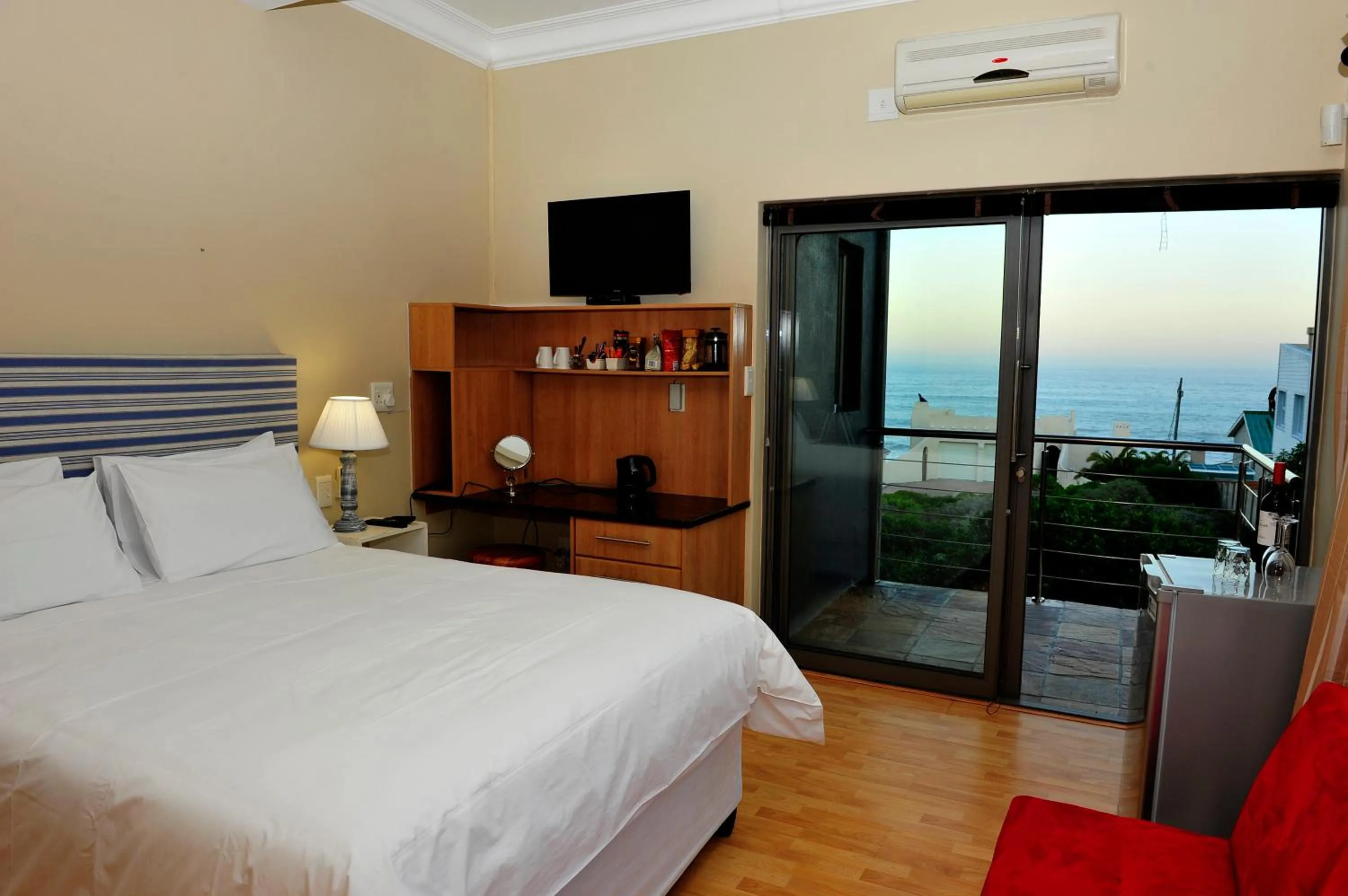 Sea view, Bed in Marine 5 Boutique Hotel