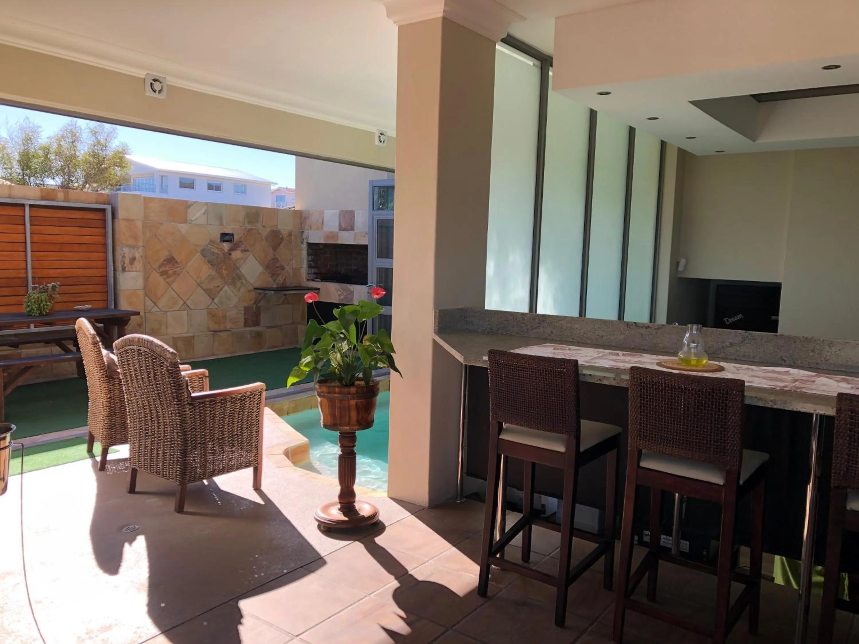 Marine 5 Boutique Hotel