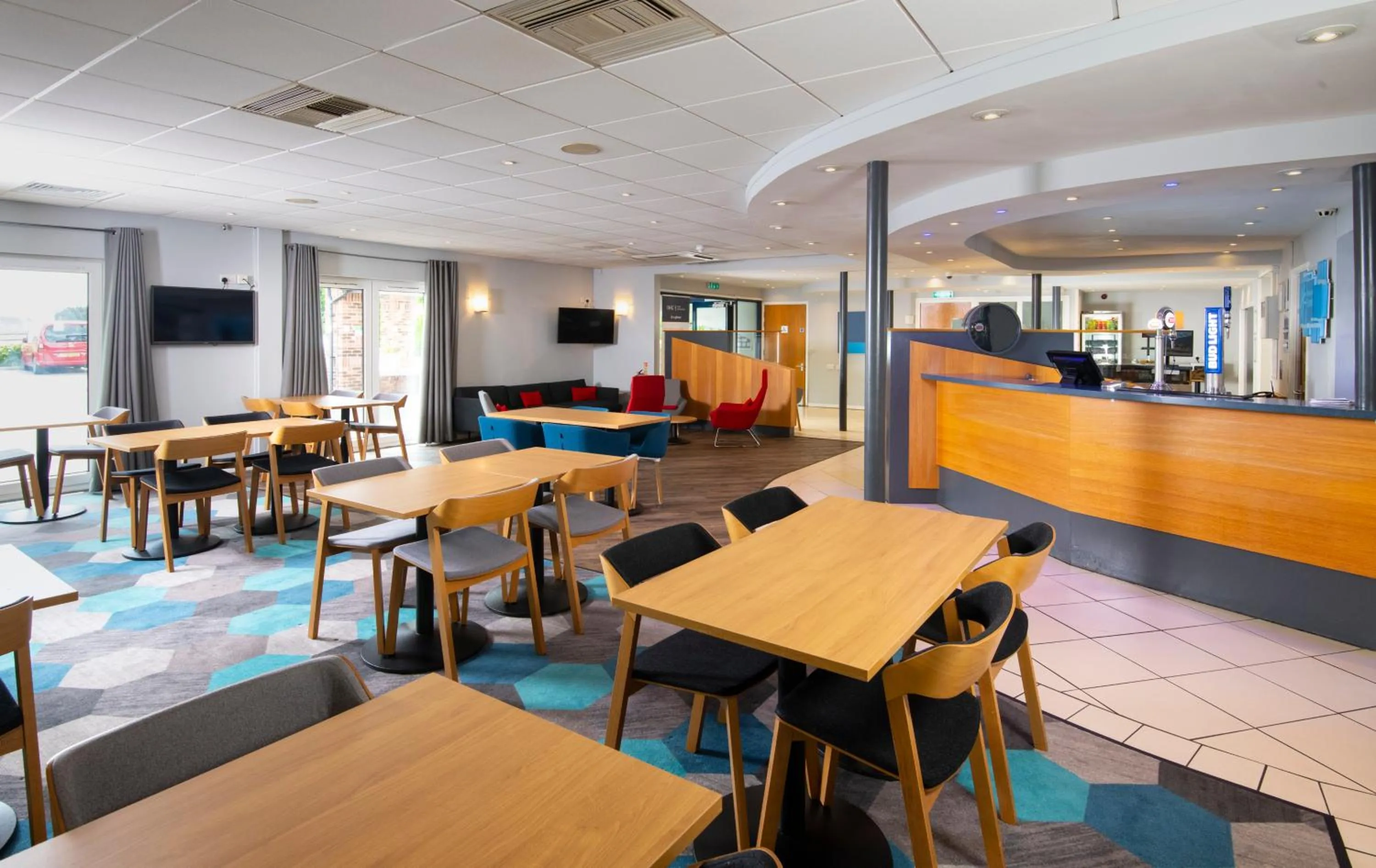 Lobby or reception in Holiday Inn Express Peterborough by IHG