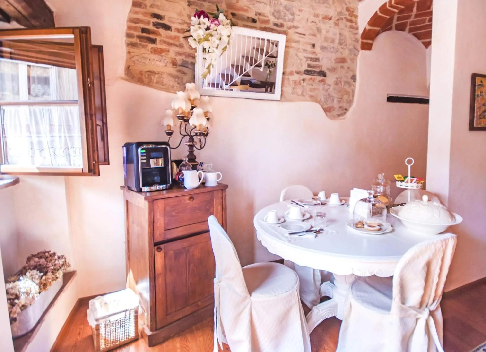 Dining area in B&B Antica Gabella