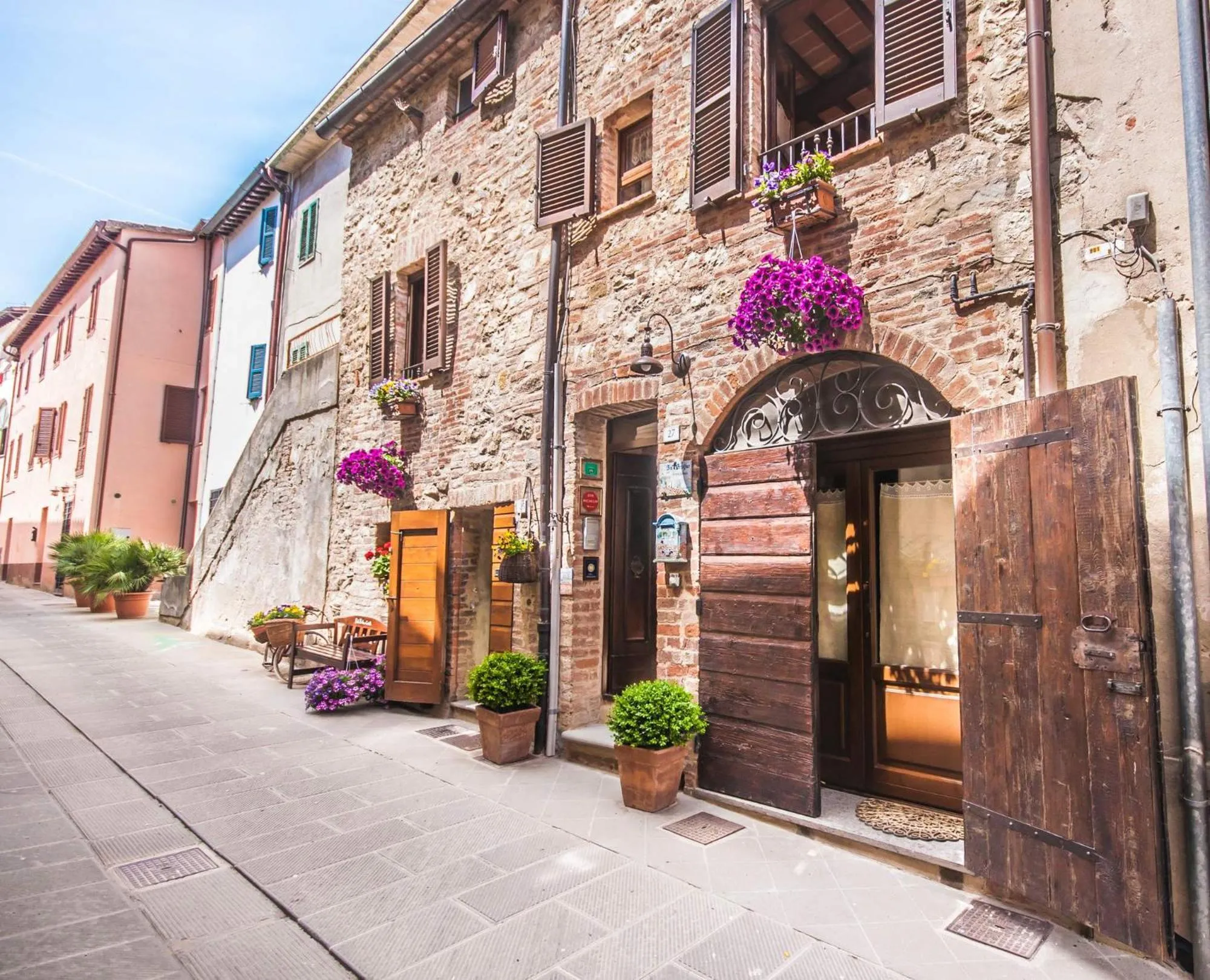 Facade/entrance in B&B Antica Gabella