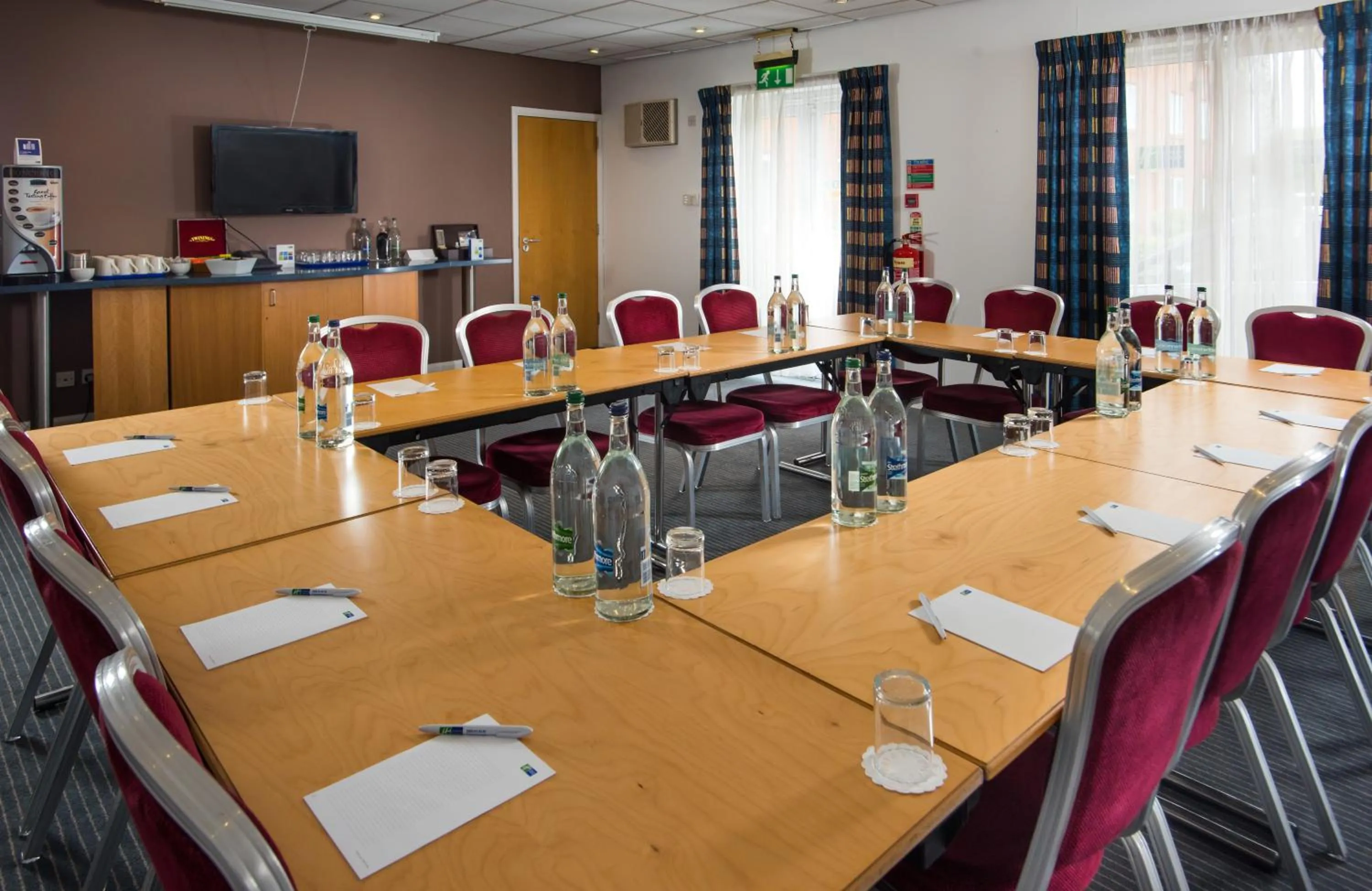 Meeting/conference room in Holiday Inn Express Gloucester - South by IHG
