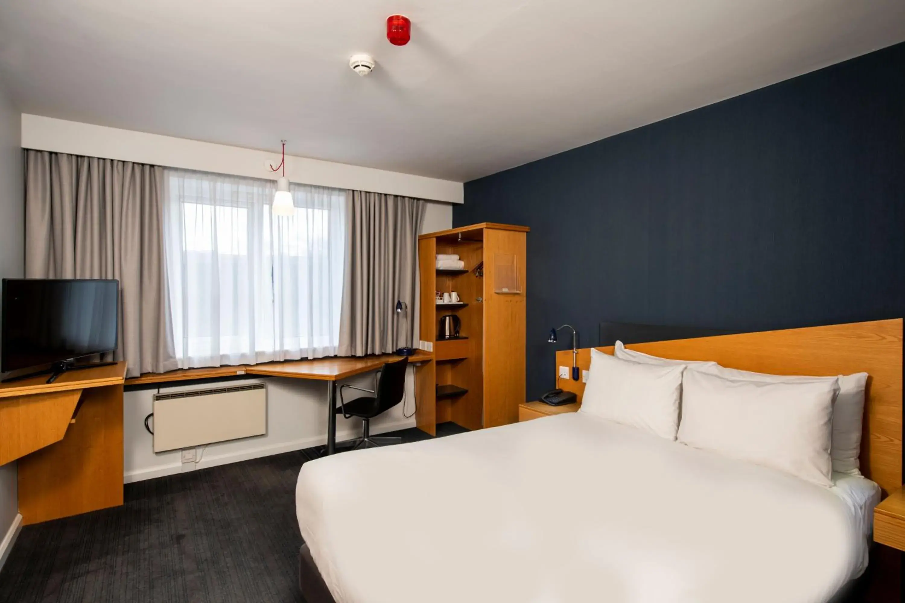 Double Room with Free Hot Breakfast - Accessible in Holiday Inn Express Gloucester - South by IHG Double Room with Free Hot Breakfast - Accessible in Holiday Inn Express Gloucester - South by IHG