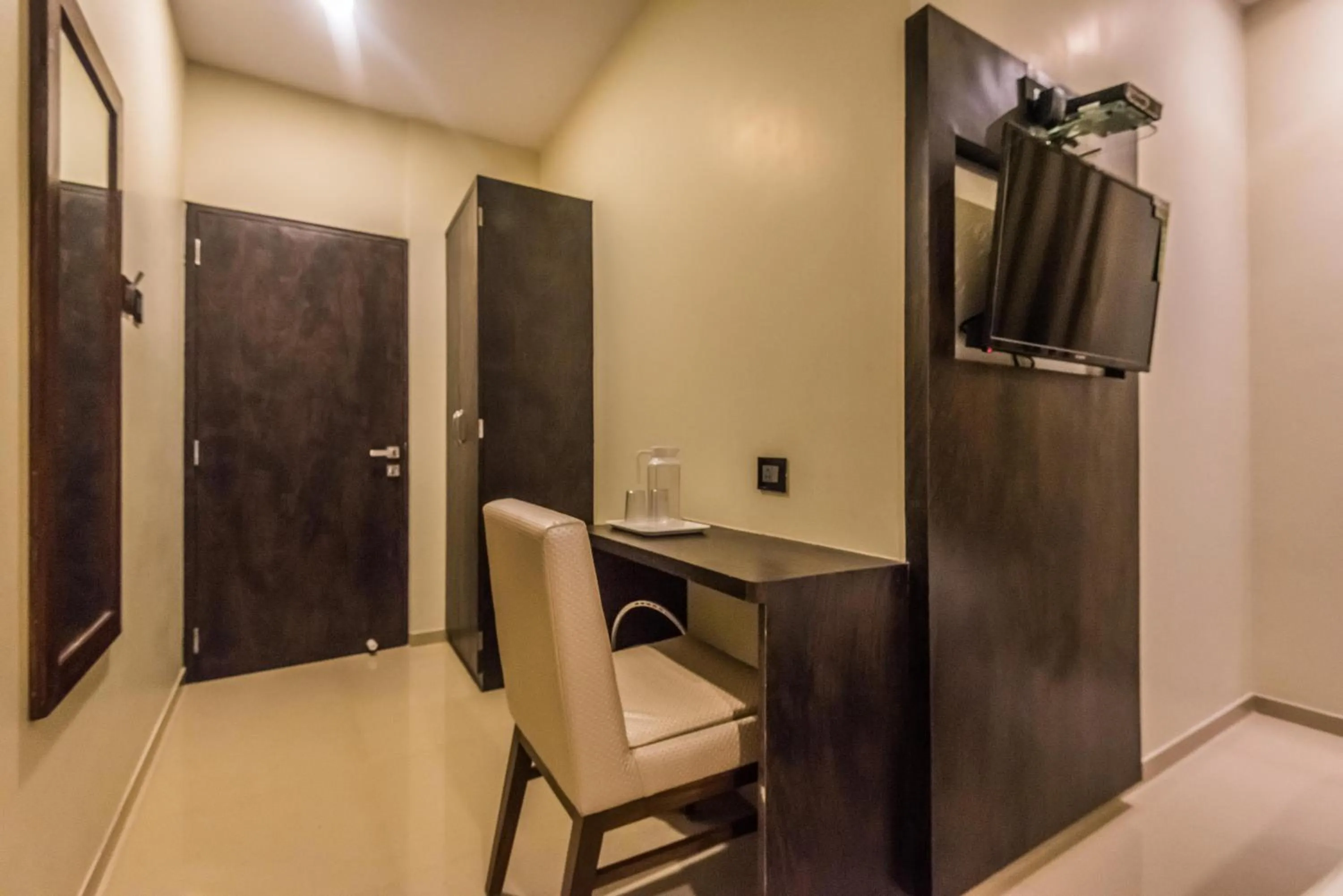 TV and multimedia in Hotel atlas grand andheri midc