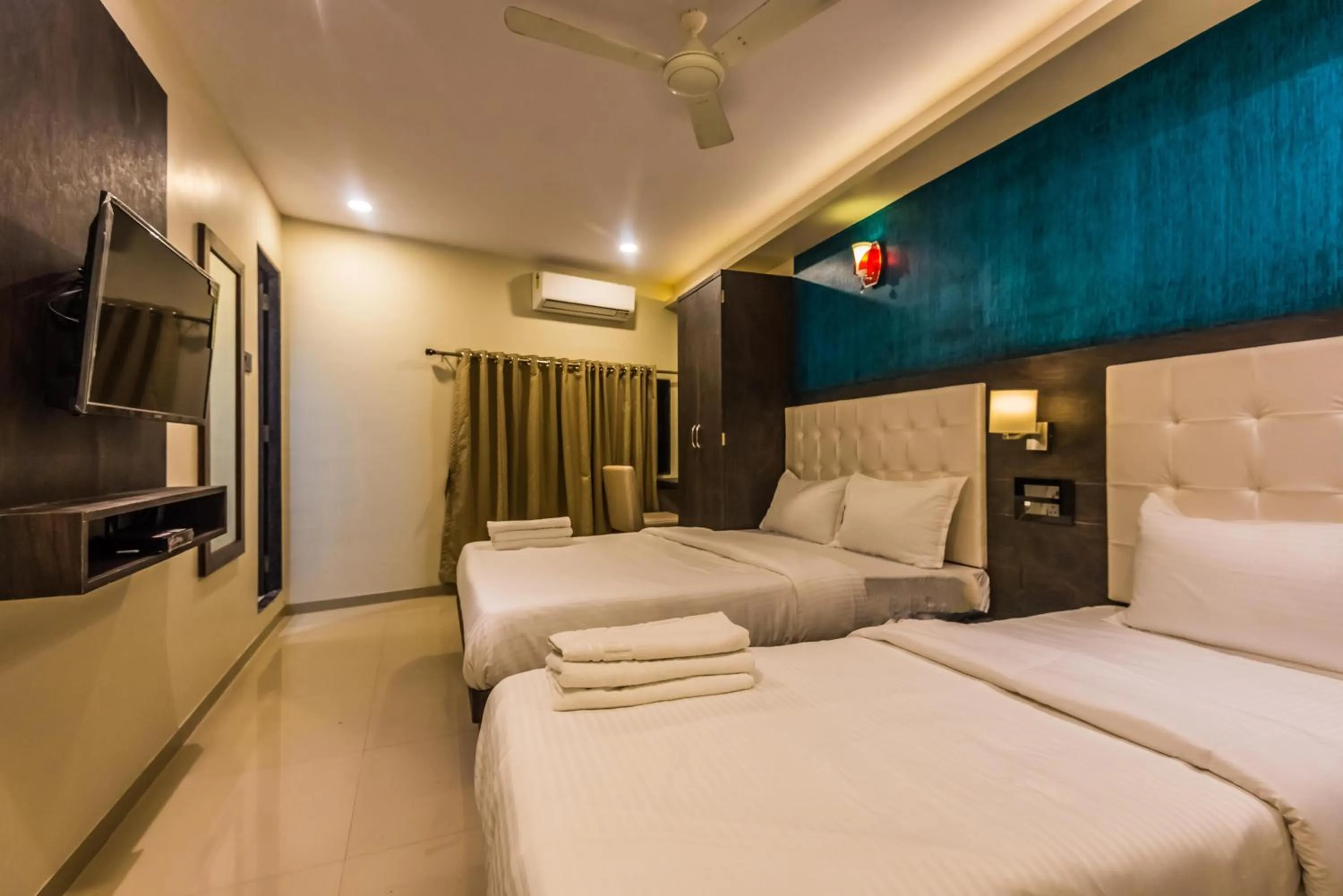Photo of the whole room, Bed in Hotel atlas grand andheri midc