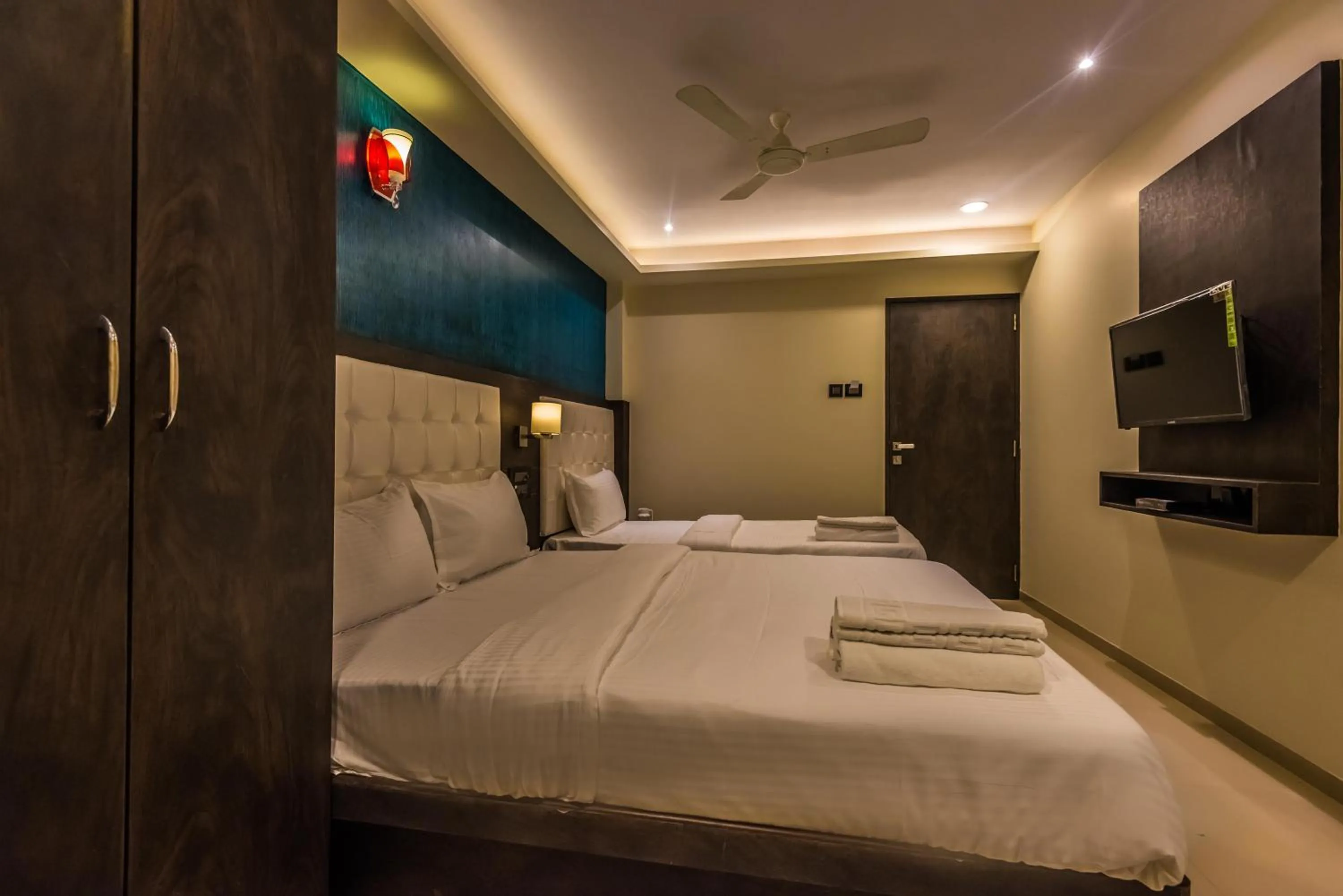 Bed in Hotel atlas grand andheri midc