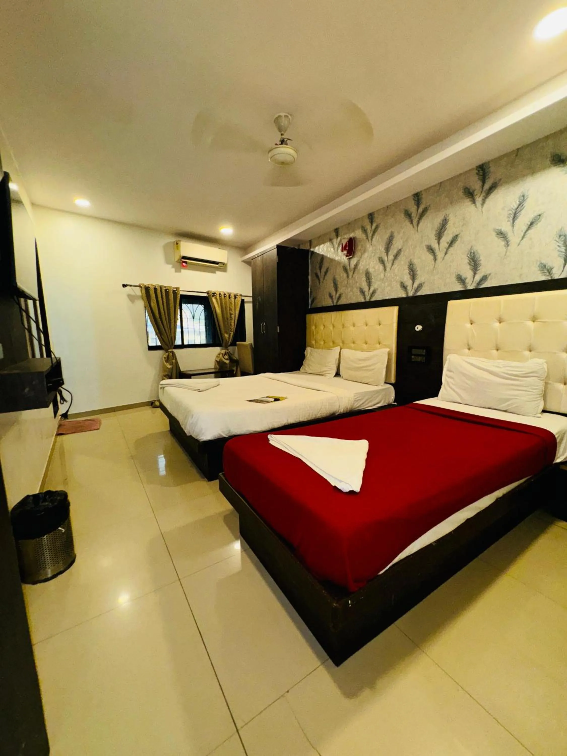 Bed in Hotel atlas grand andheri midc