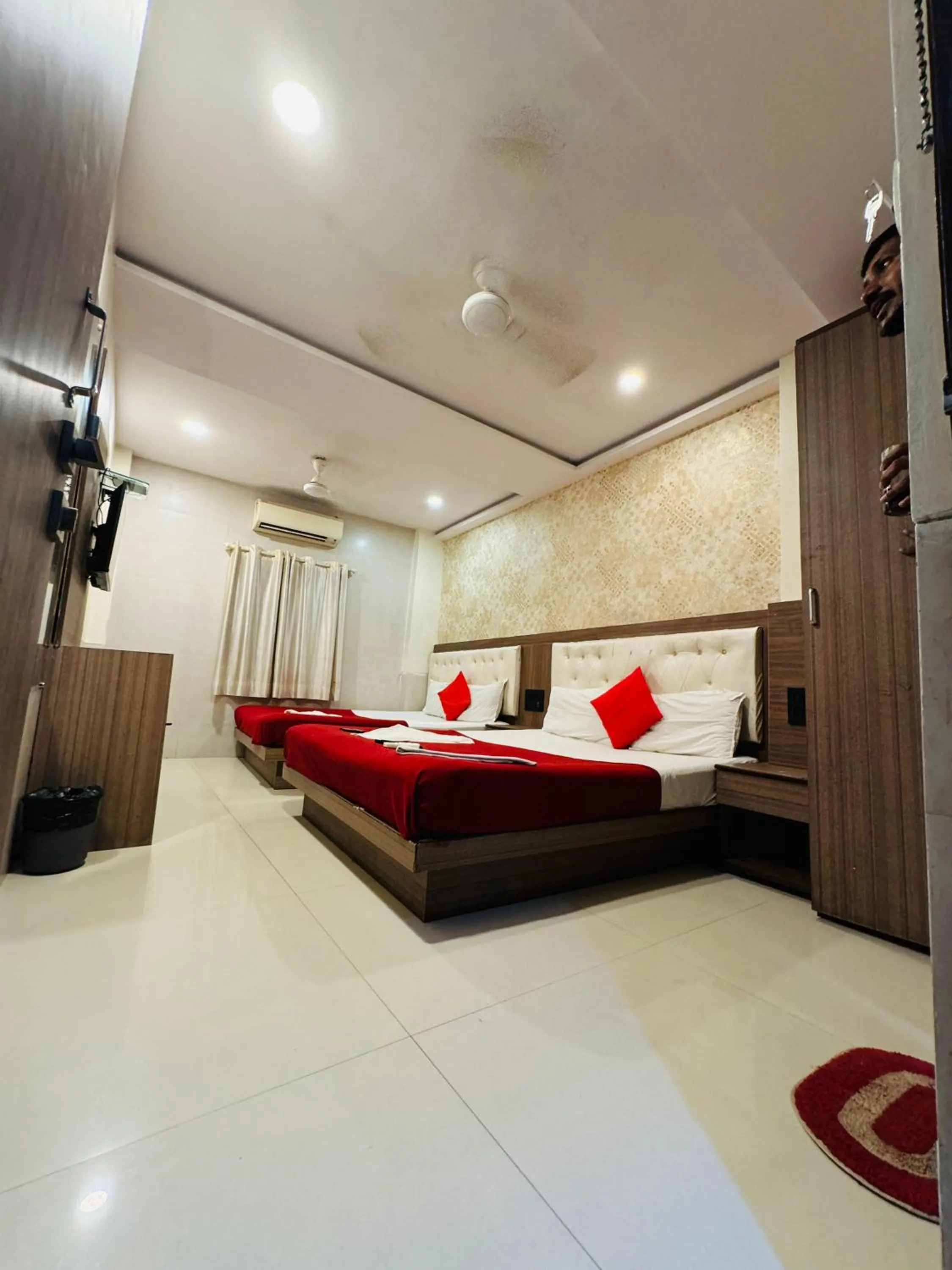 Bed in Hotel atlas grand andheri midc