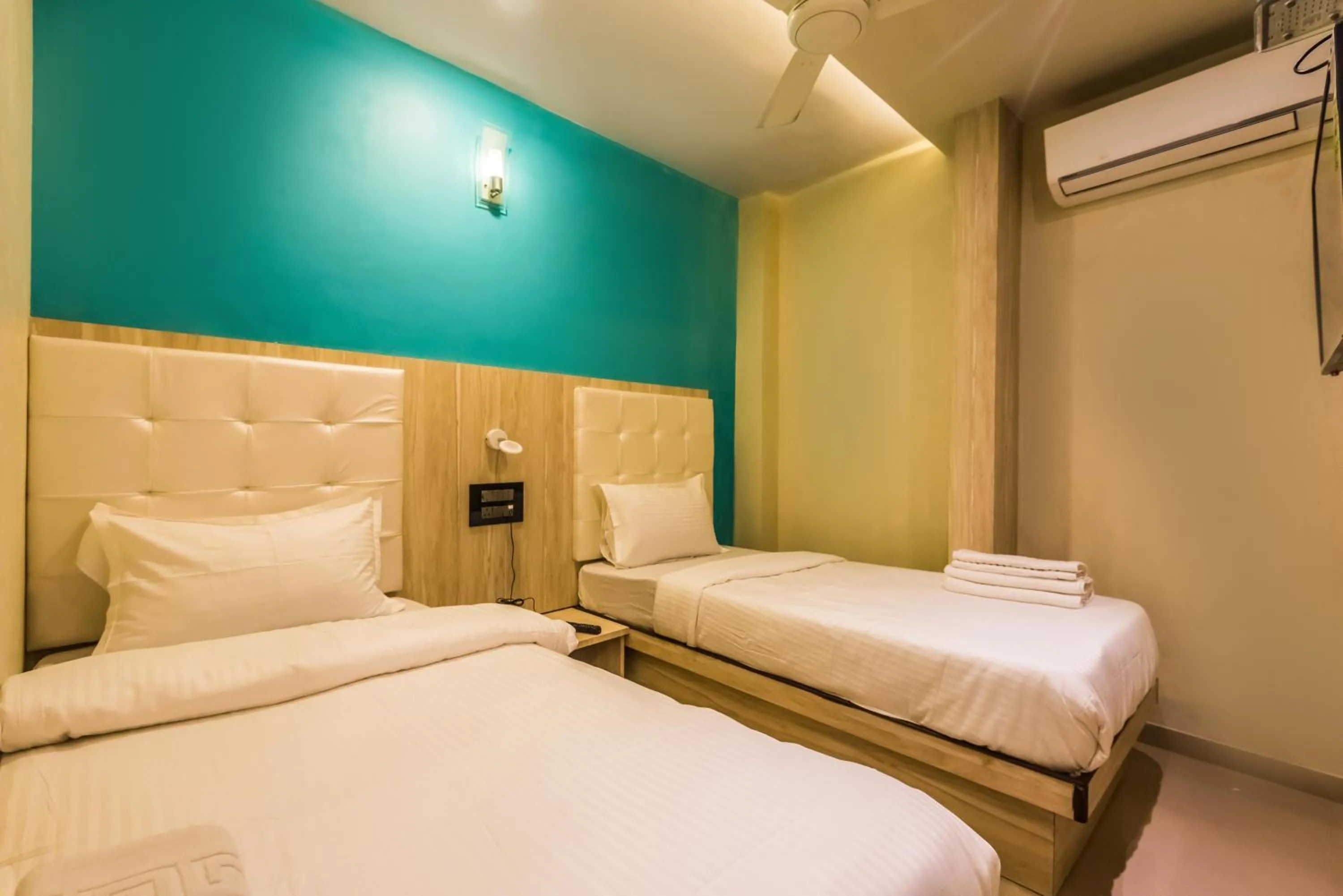 Bed in Hotel atlas grand andheri midc