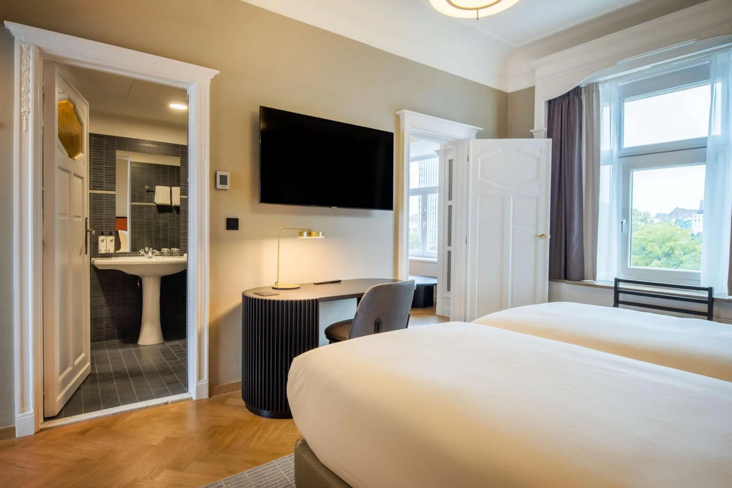 Bedroom, Bed in DoubleTree By Hilton Brussels City