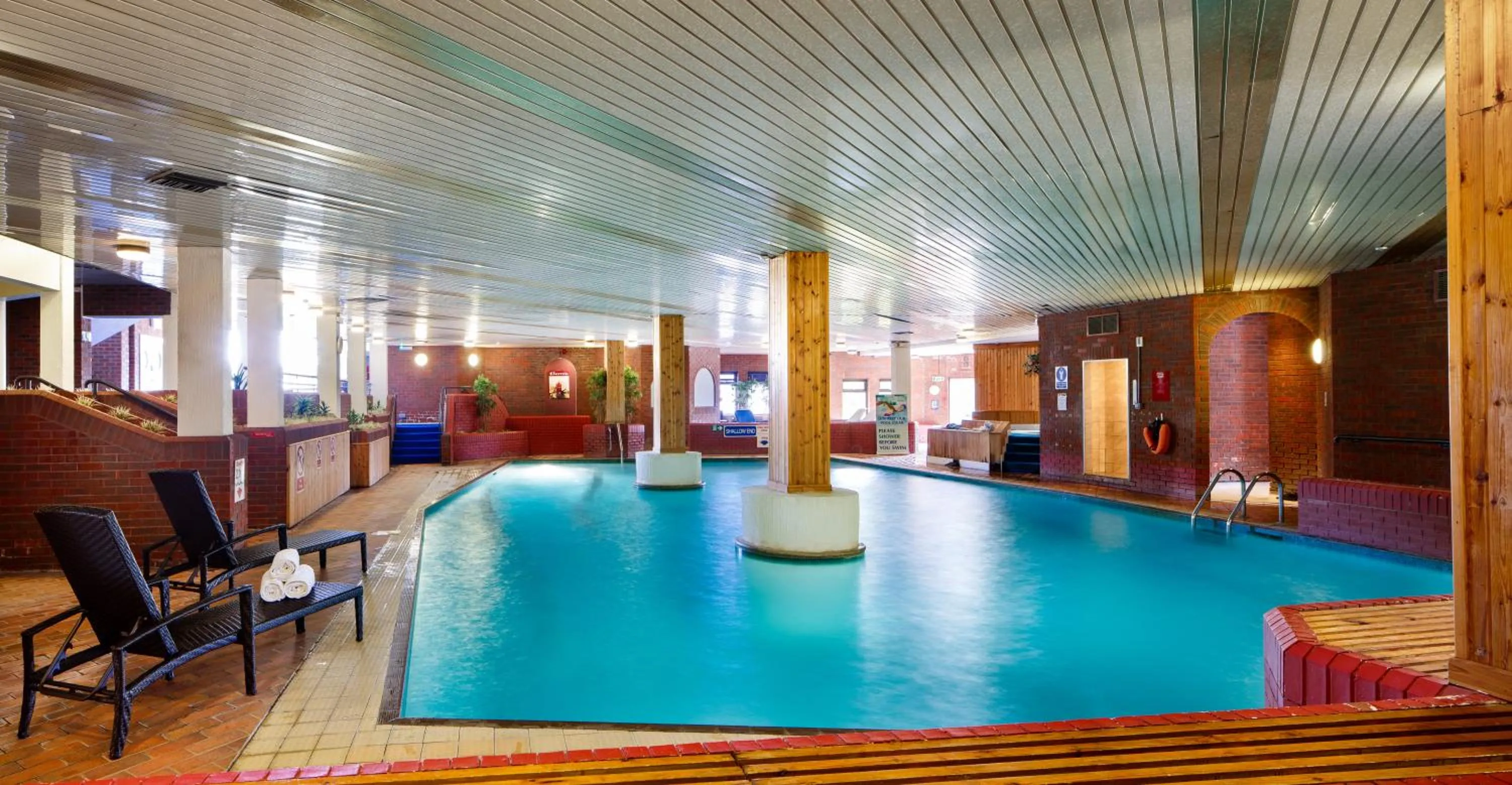 Swimming pool in Mercure Maidstone Great Danes Hotel