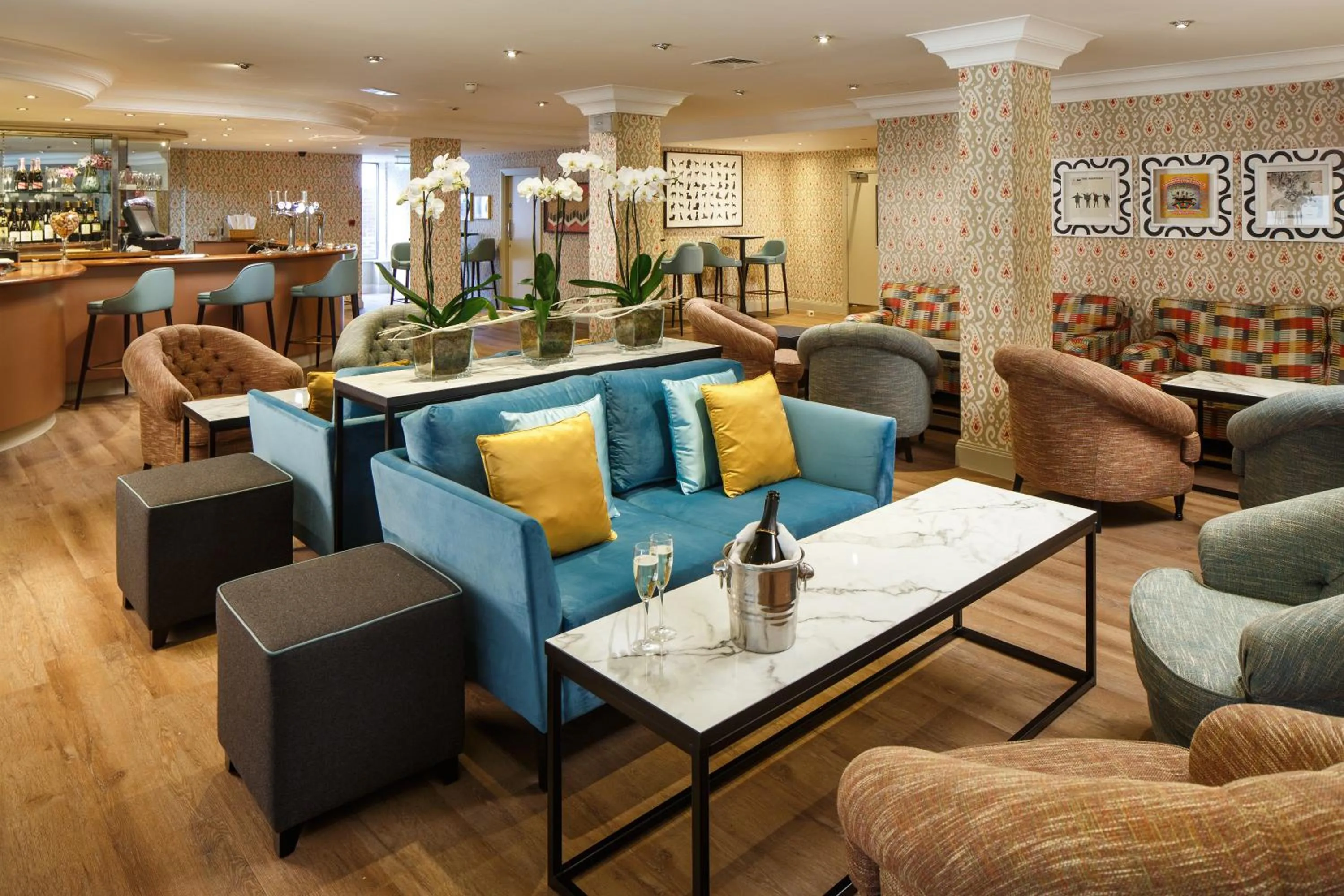 Lounge or bar in Mercure Maidstone Great Danes Hotel