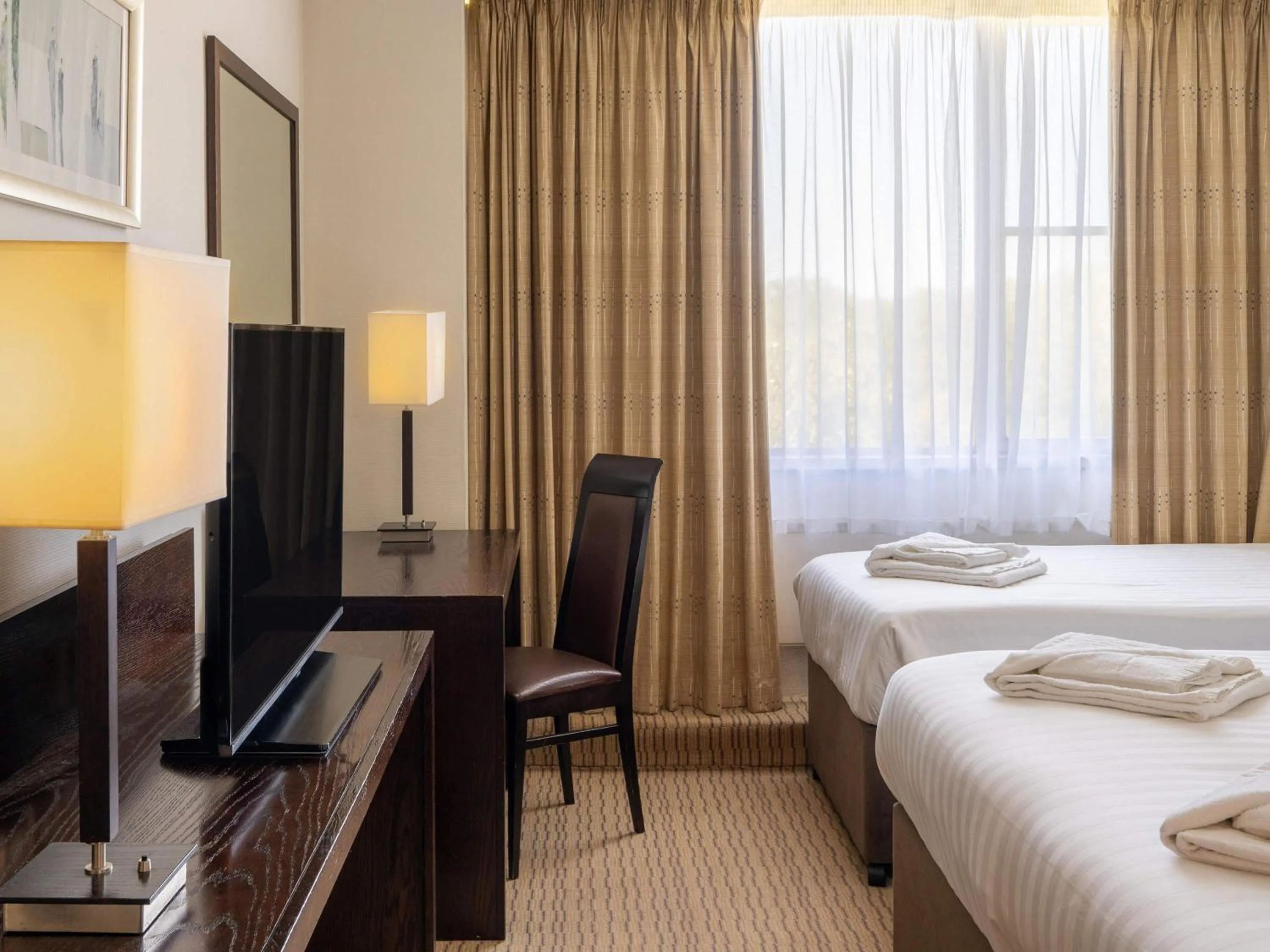 Bedroom, Bed in Mercure Maidstone Great Danes Hotel