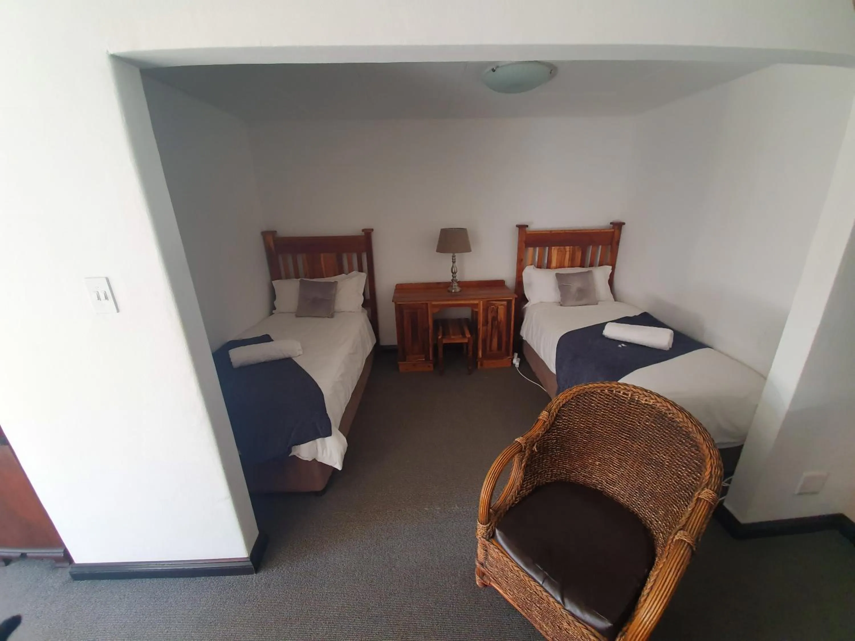 Bedroom, Bed in Leach Lodge