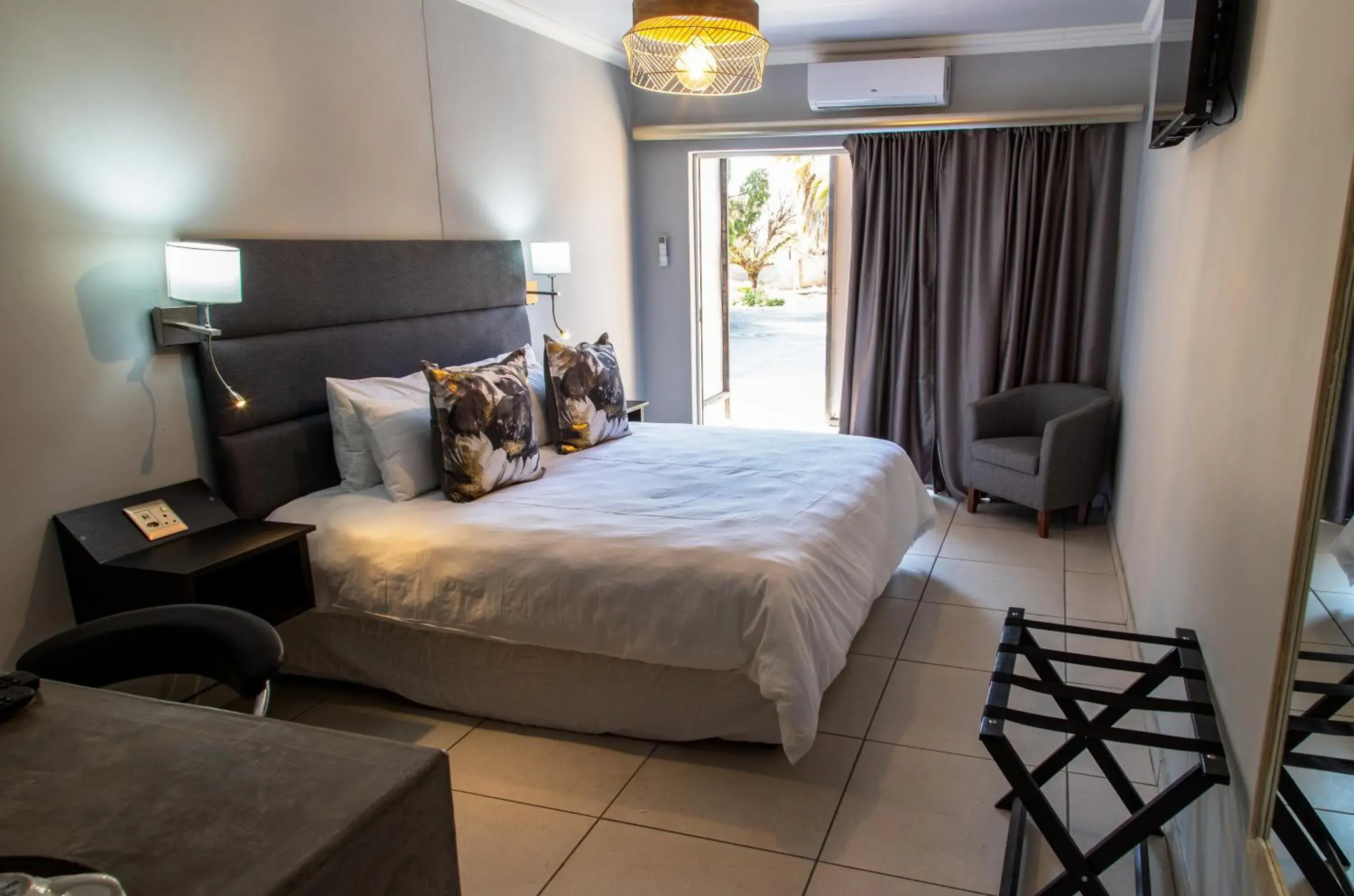 Deluxe Room - single occupancy in Leach Lodge Deluxe Room - single occupancy in Leach Lodge