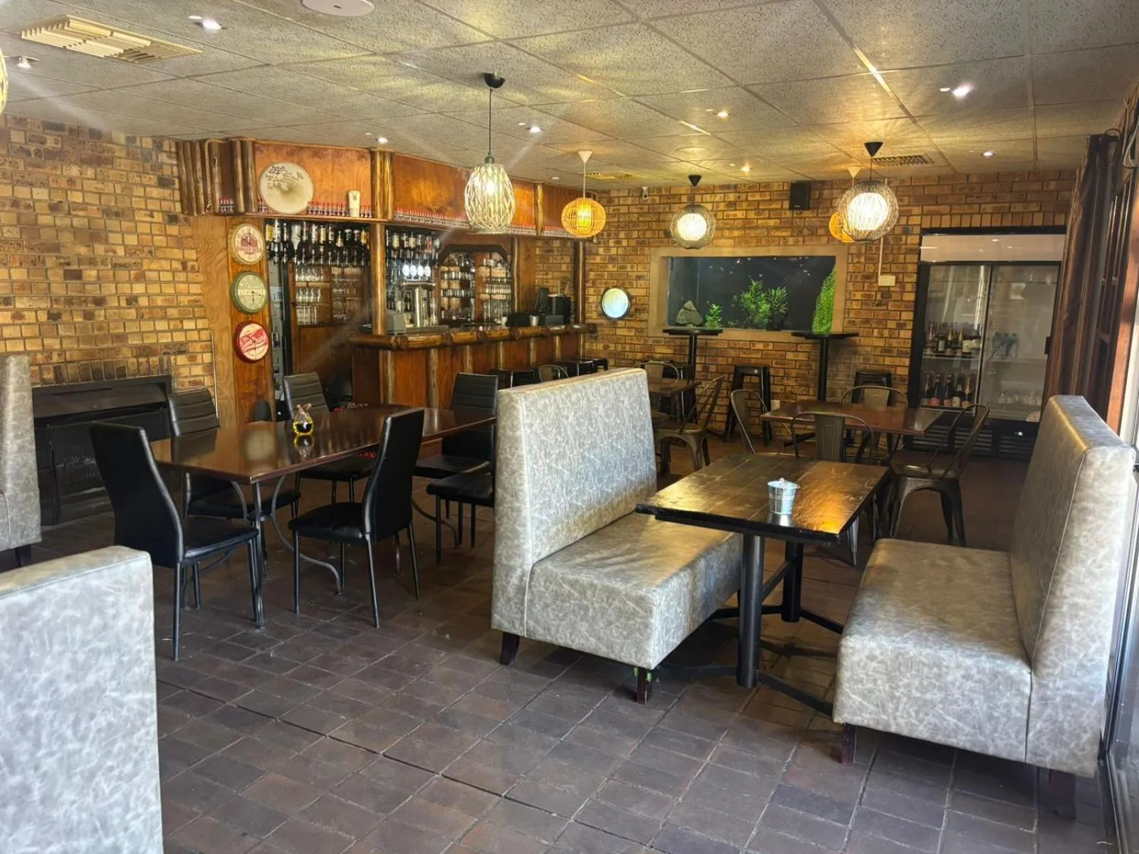 Restaurant/places to eat in Leach Lodge