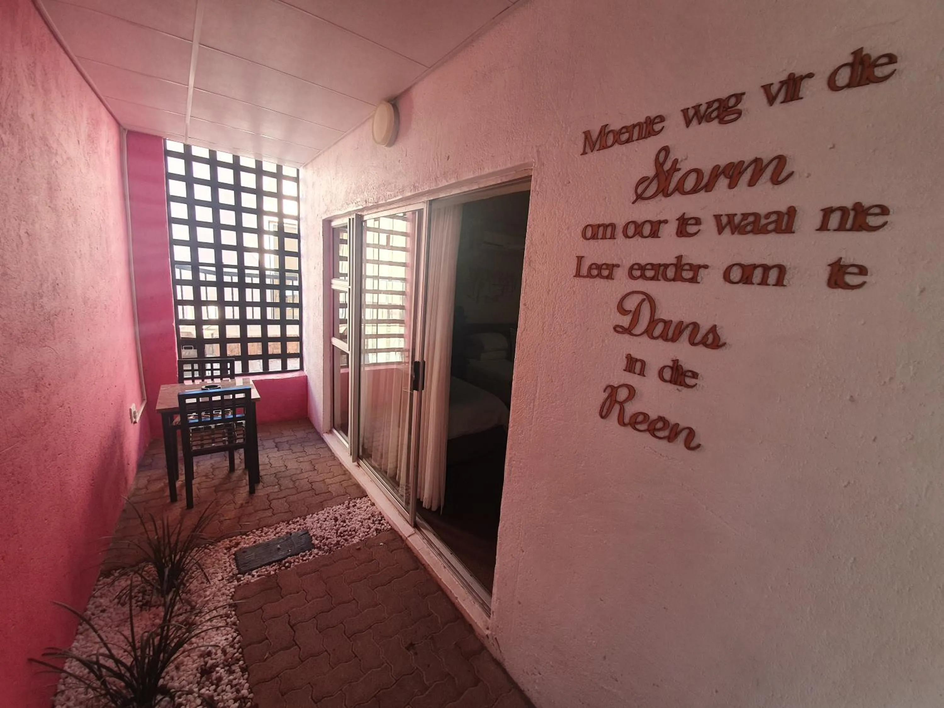 Patio, Bed in Leach Lodge
