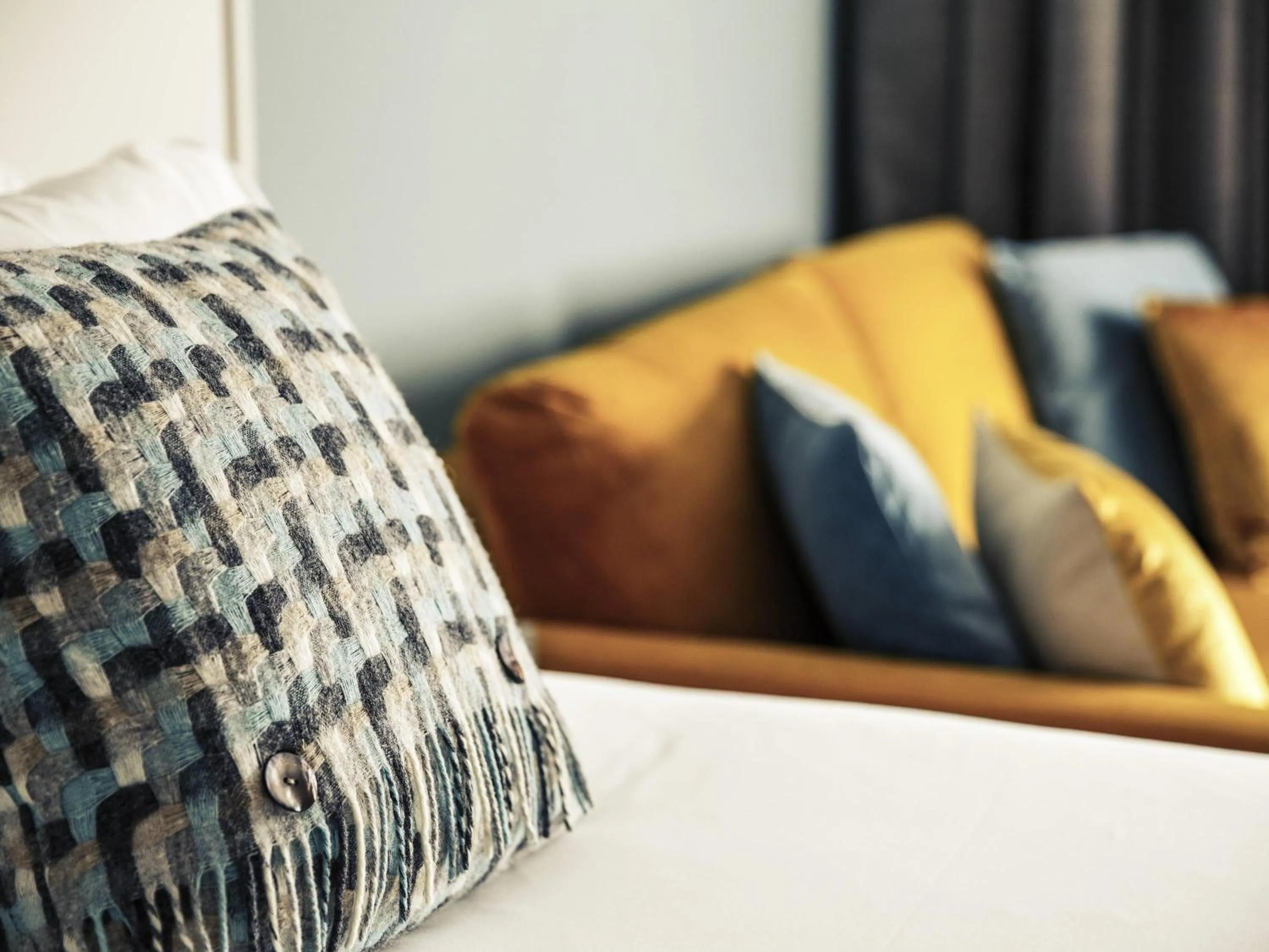 Bedroom, Bed in Mercure Swansea Hotel