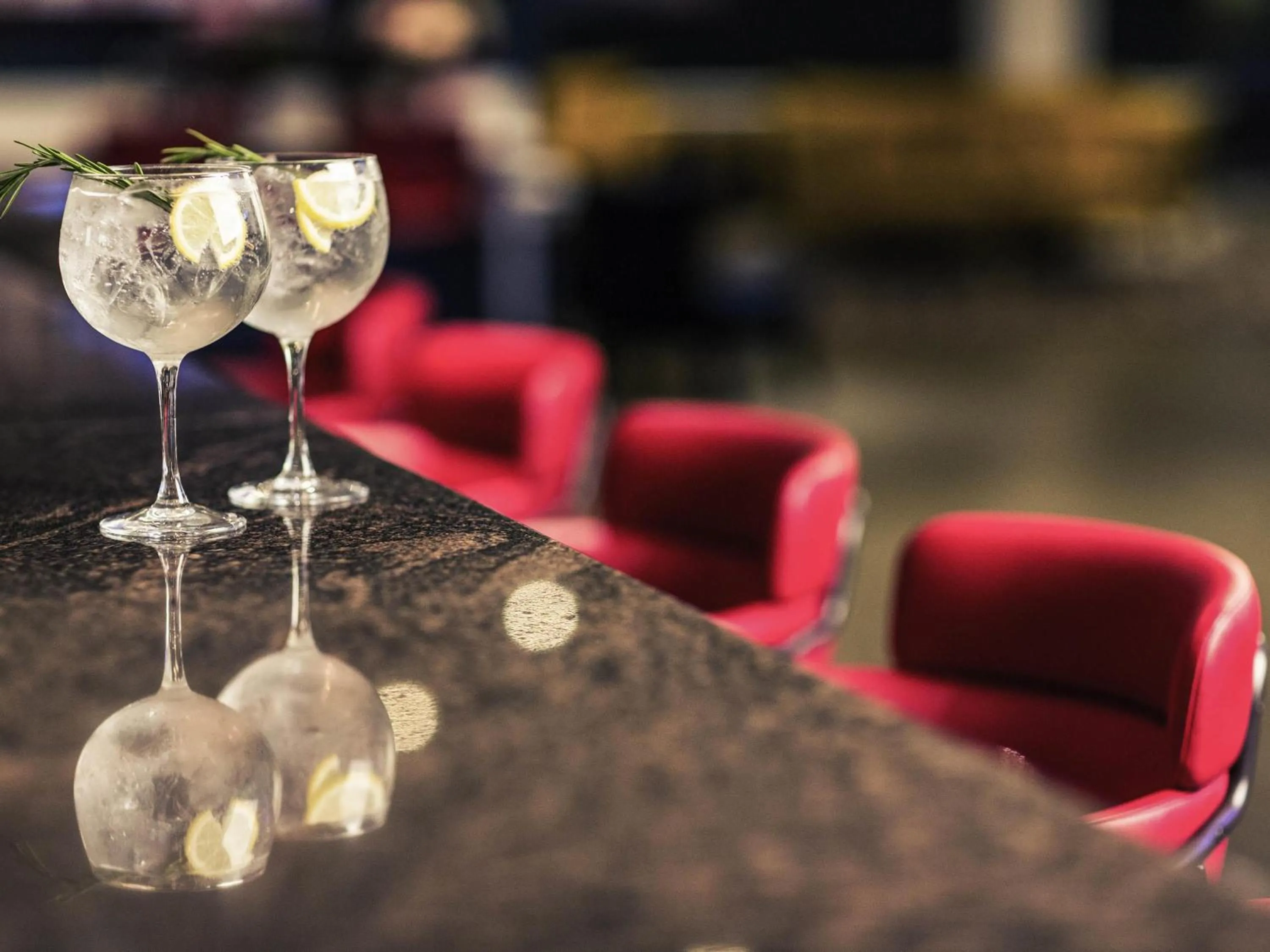 Lounge or bar in Mercure Swansea Hotel