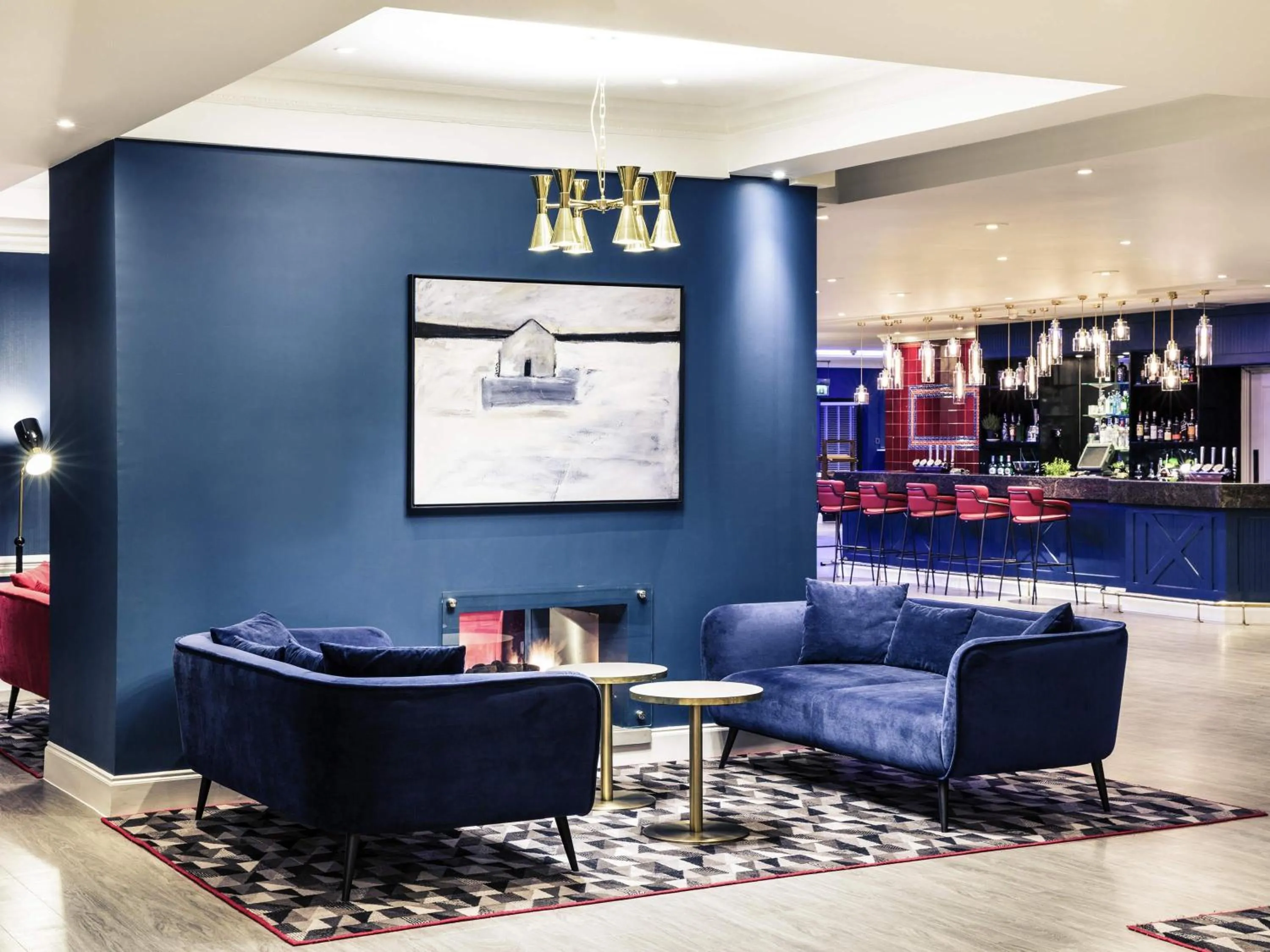 Lounge or bar in Mercure Swansea Hotel