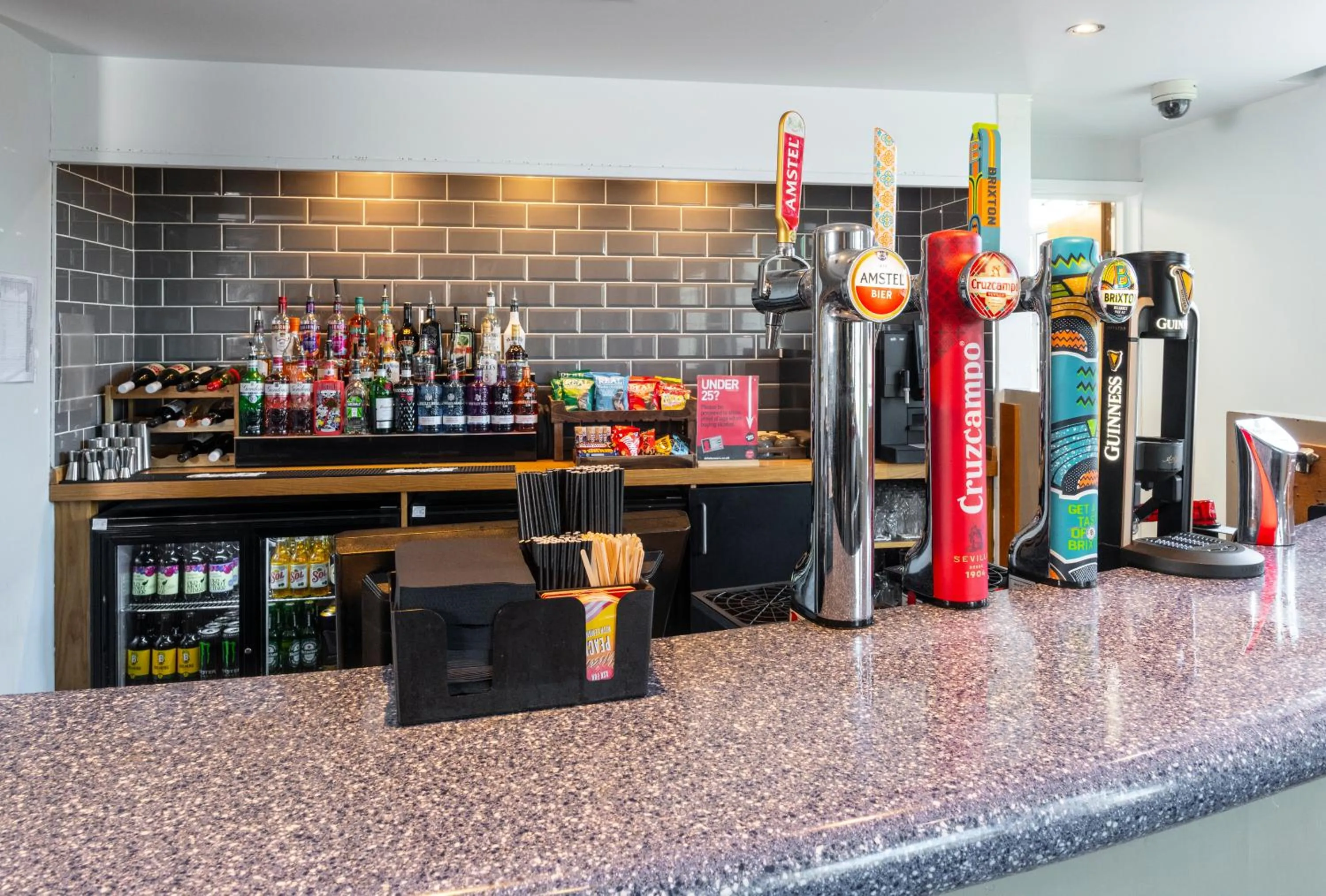 Lounge or bar in Holiday Inn Express London Chingford by IHG