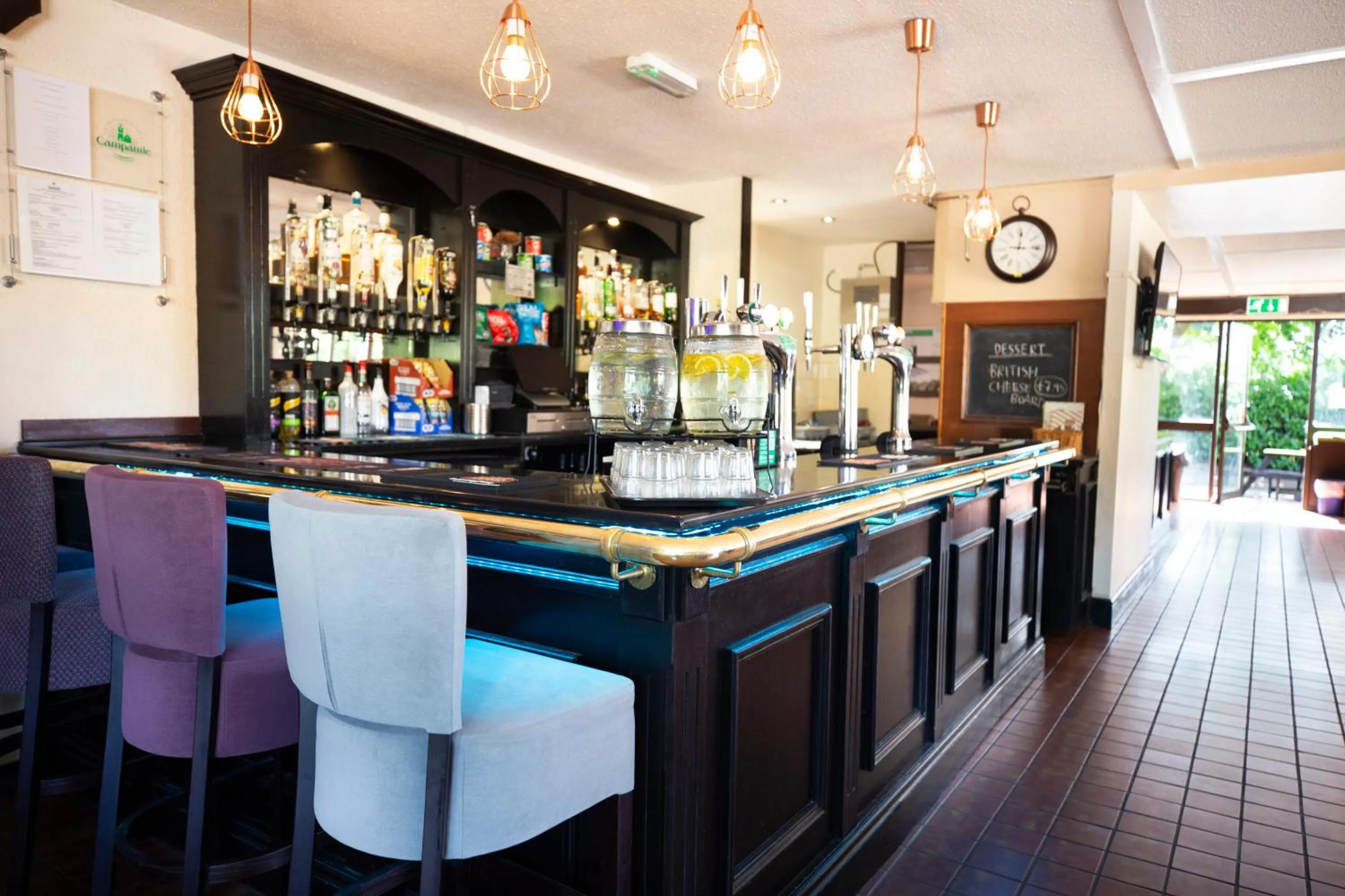 Lounge or bar in Campanile Milton Keynes - Fenny Stratford