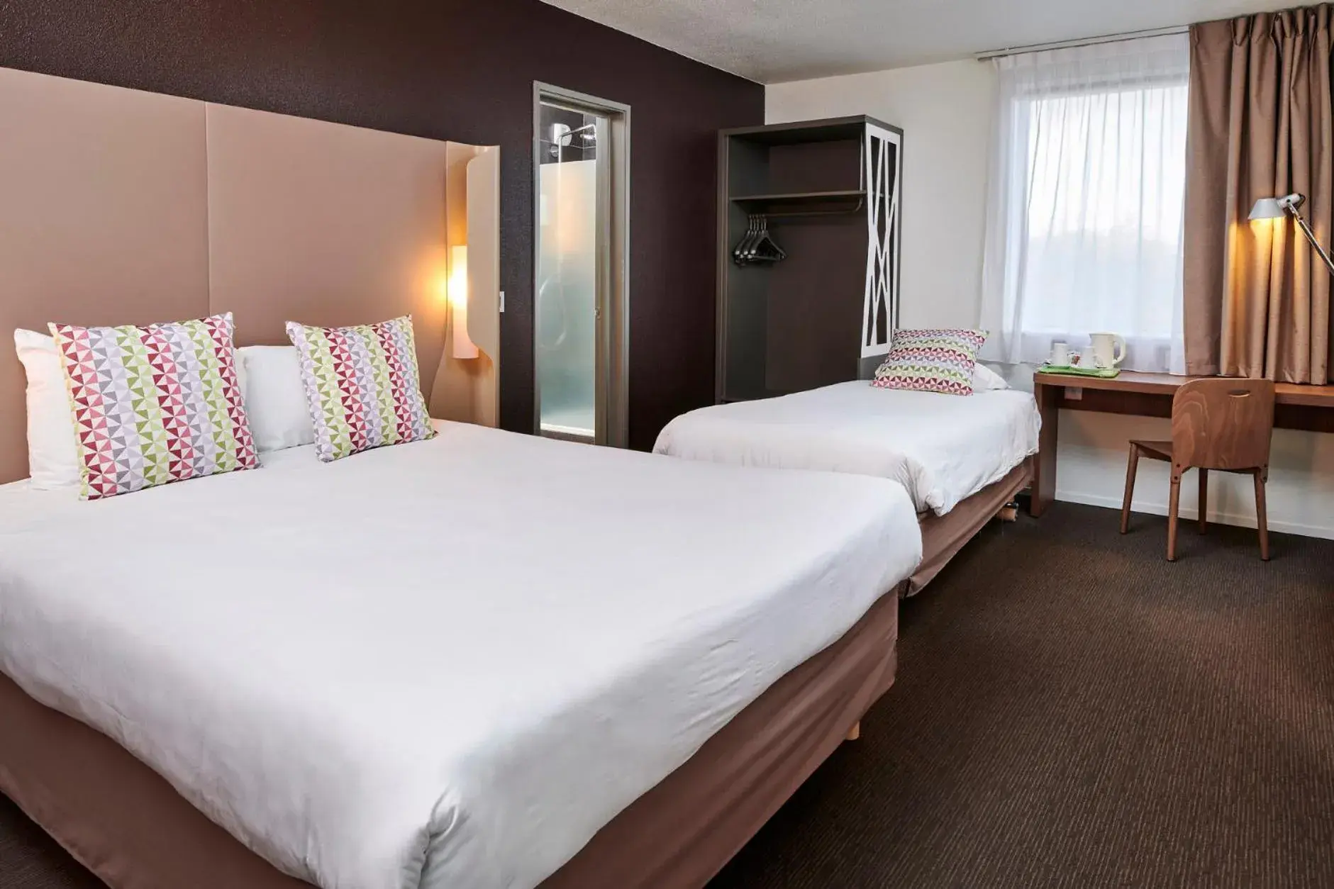 1 Double Bed 1 Single Bed - single occupancy in Campanile Hotel - Birmingham 1 Double Bed 1 Single Bed - single occupancy in Campanile Hotel - Birmingham