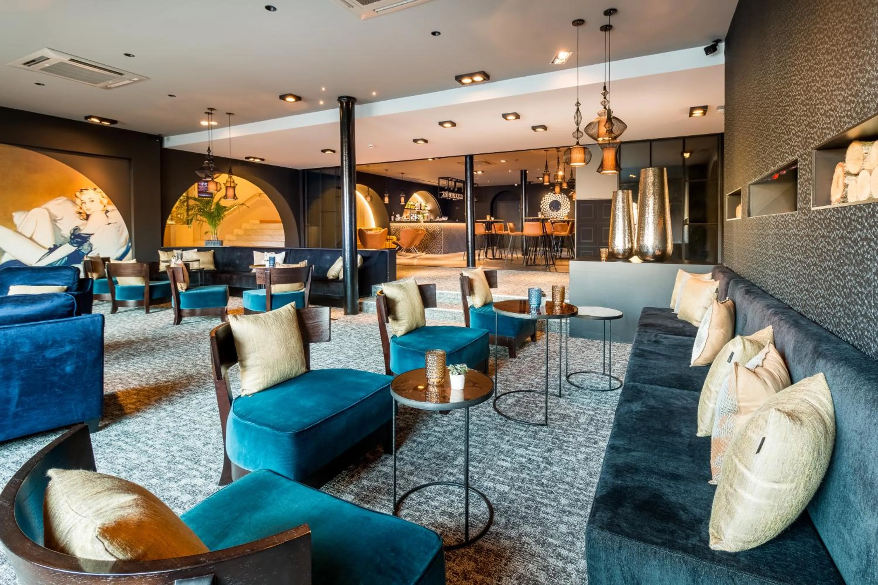 Lounge or bar in Martin's Château Du Lac