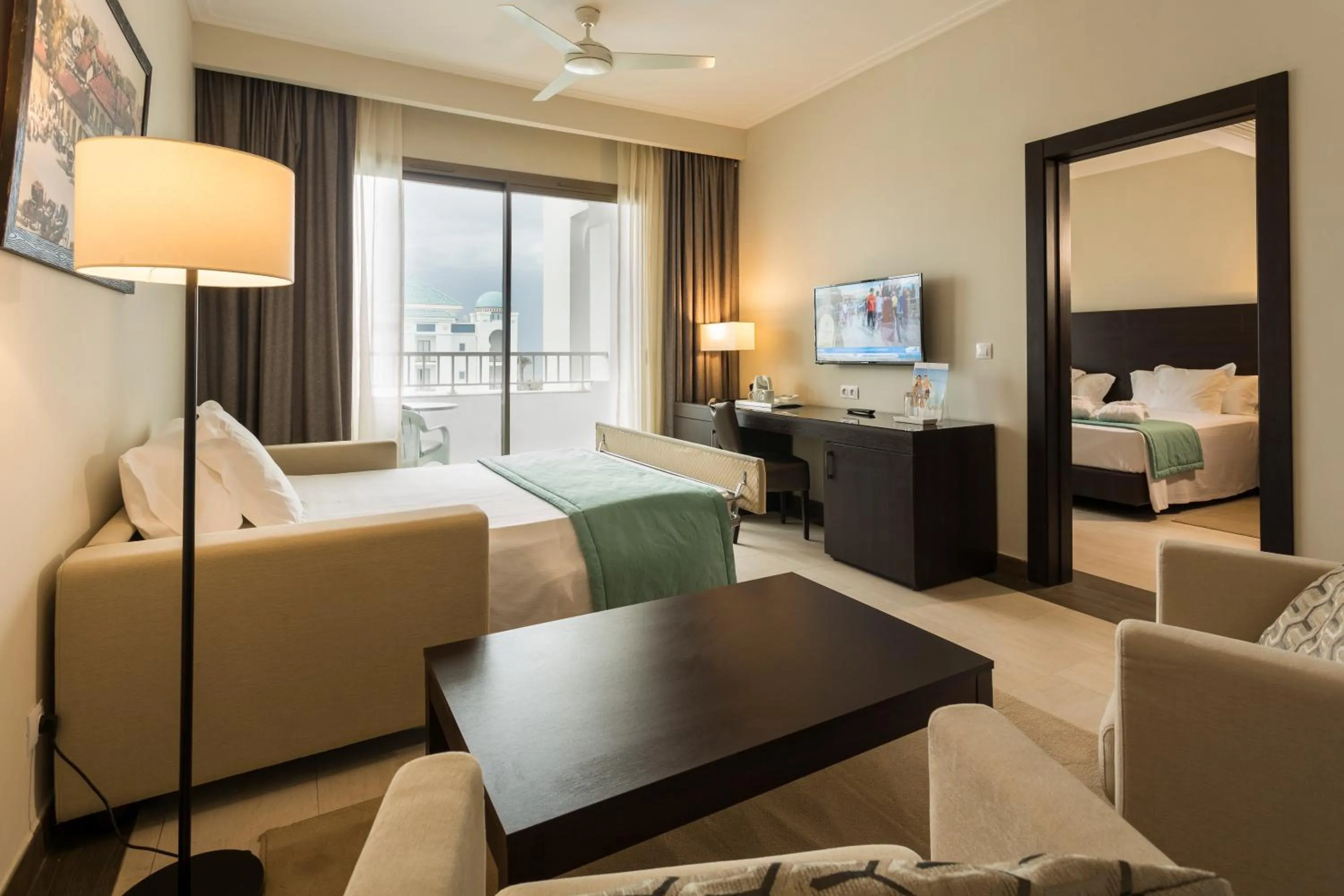 Bed in Concorde Green Park Palace